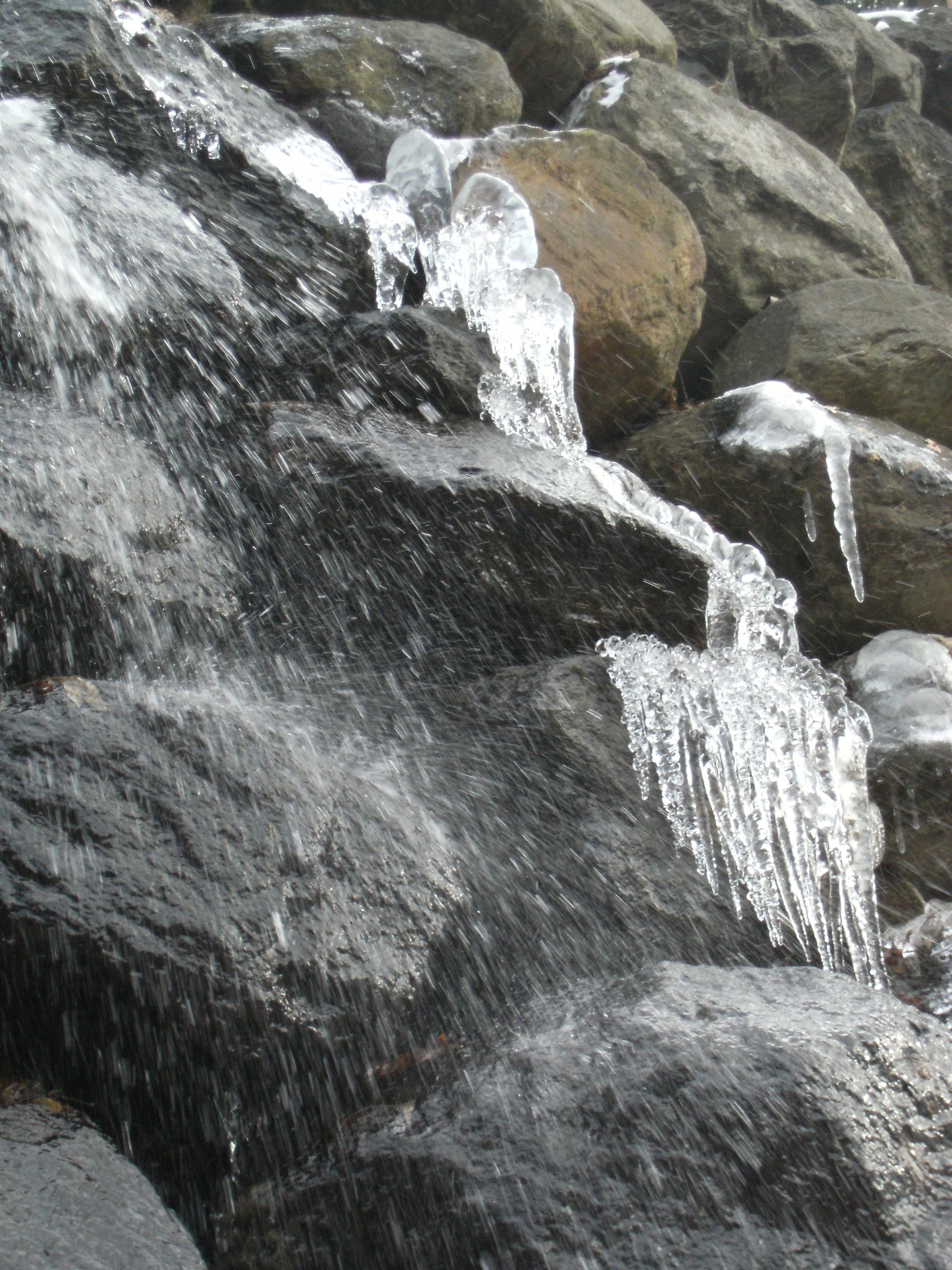 Acqua che diventa ghiaccio
