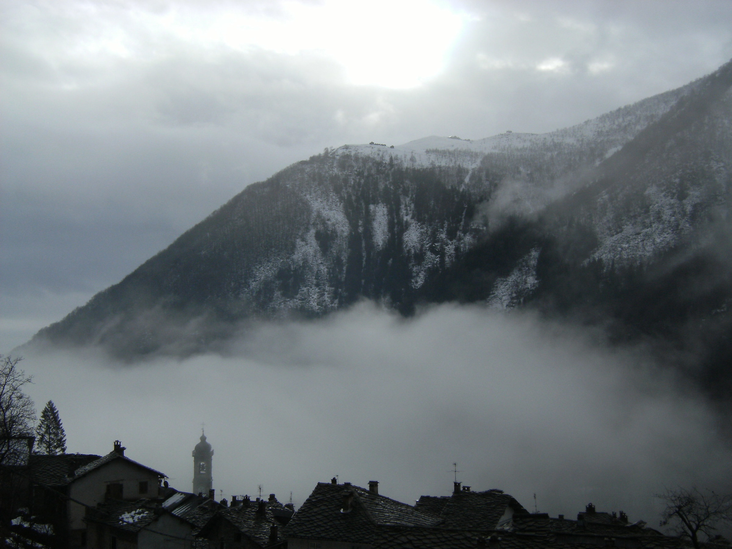 Mists from the country to the saddles Rosazza