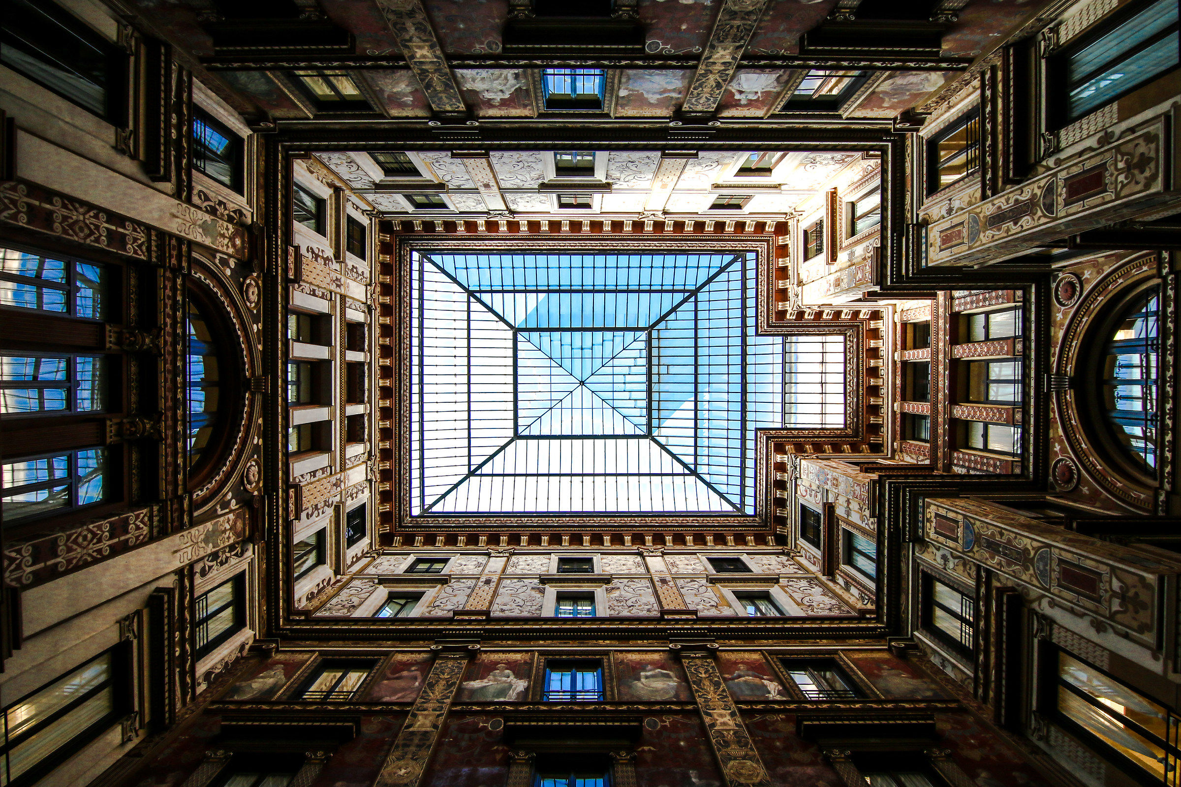 Inner courtyard building