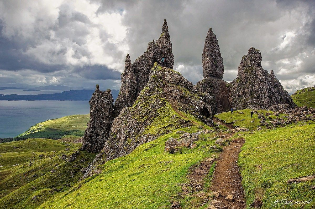 legs gathered for a farewell to former lords
