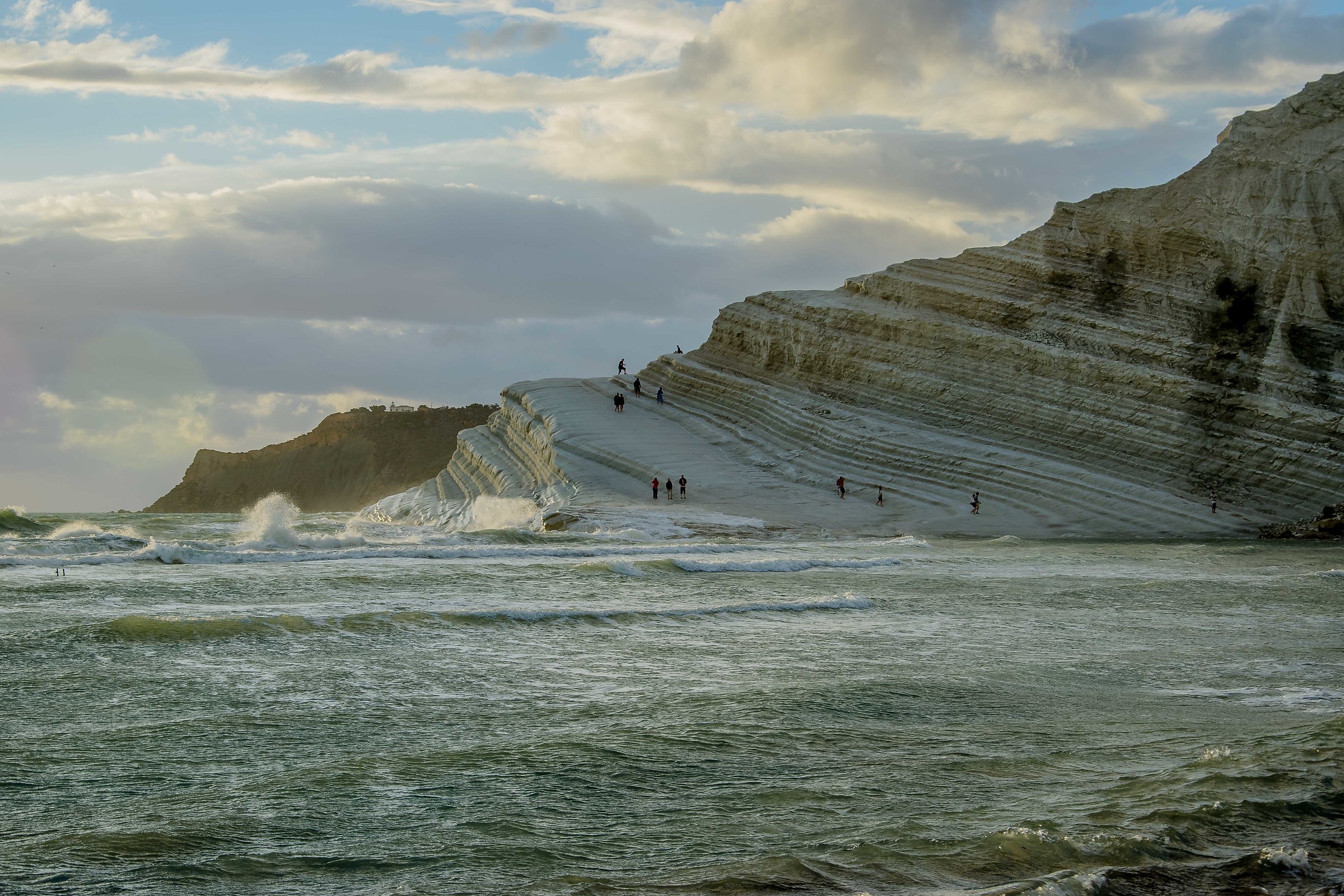 La scala dei turchi infranta dalle onde
