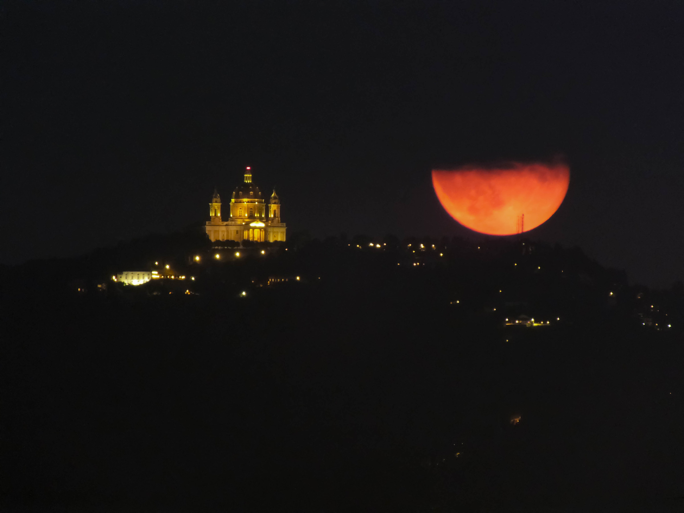 The Basilica of Superga (To) and the Moon