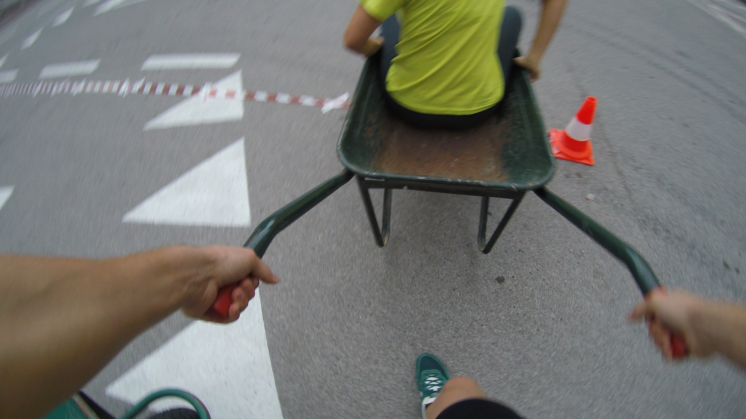 Corsa con le carriole