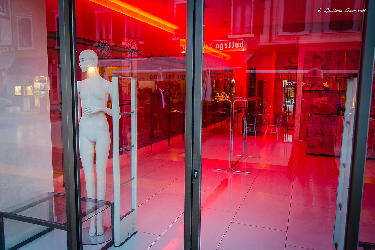 La vetrina a luci rosse