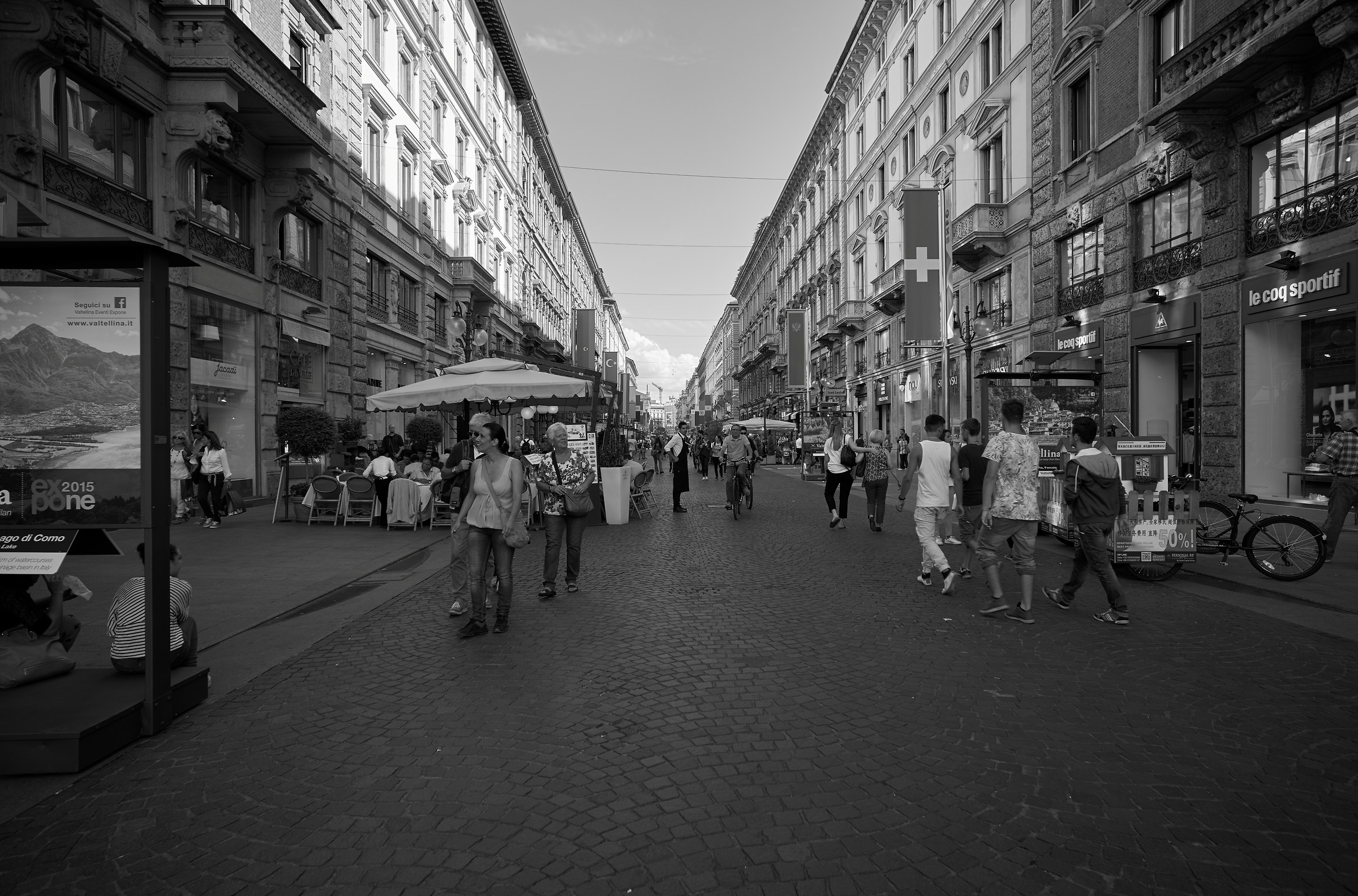 Milan, Via Dante in the afternoon