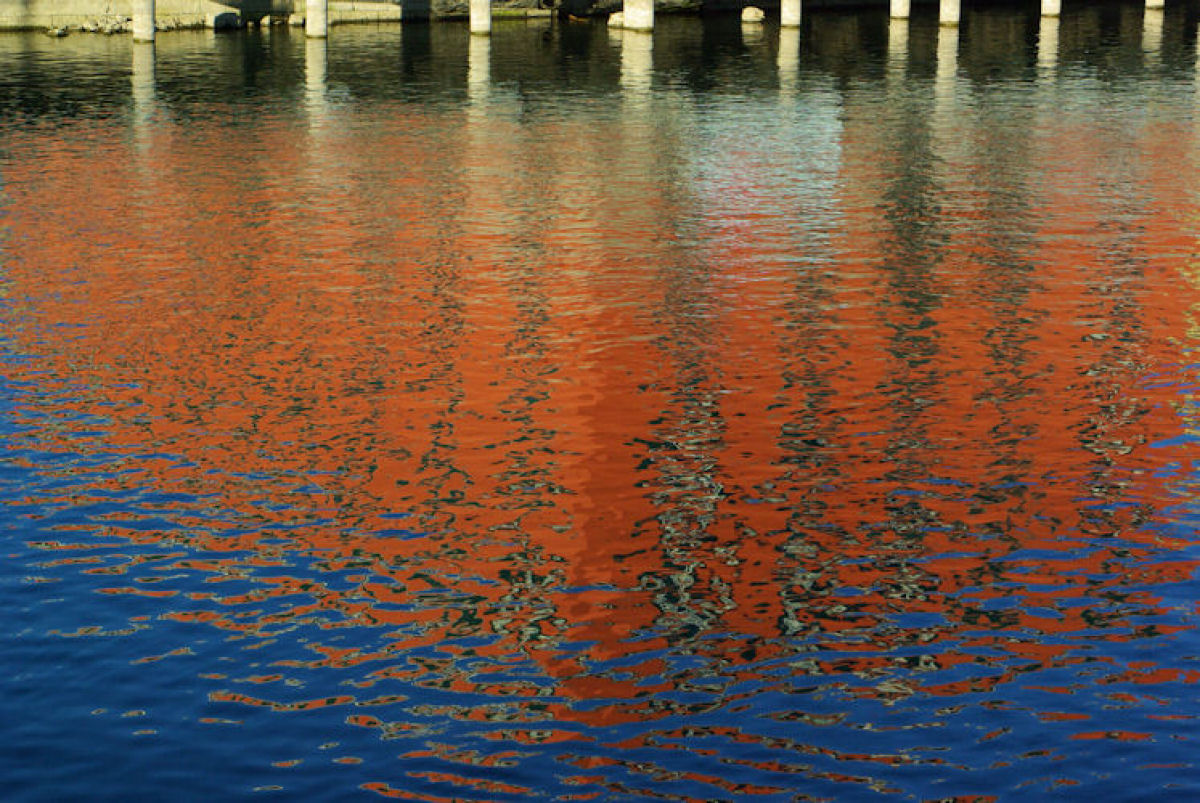 Sarnico,riflessi sul lago d'Iseo