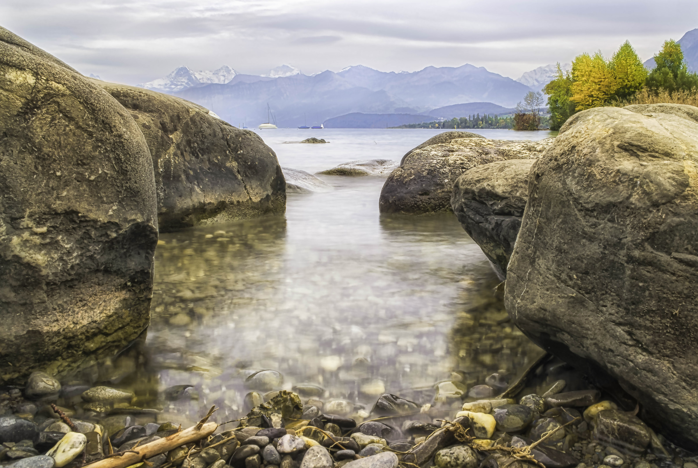 Una montagna tra le rocce