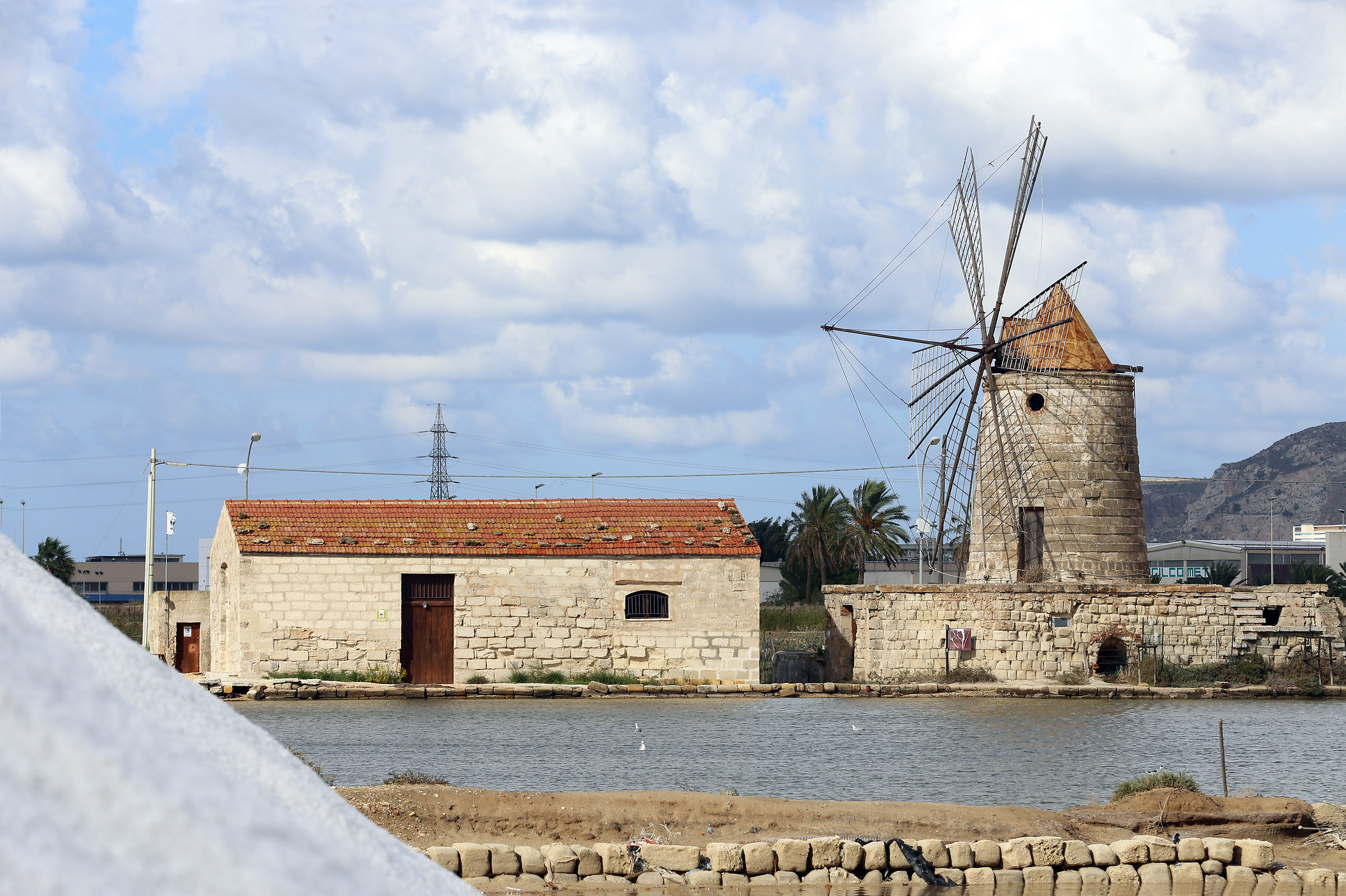 Pans of Trapani: Mill and salt