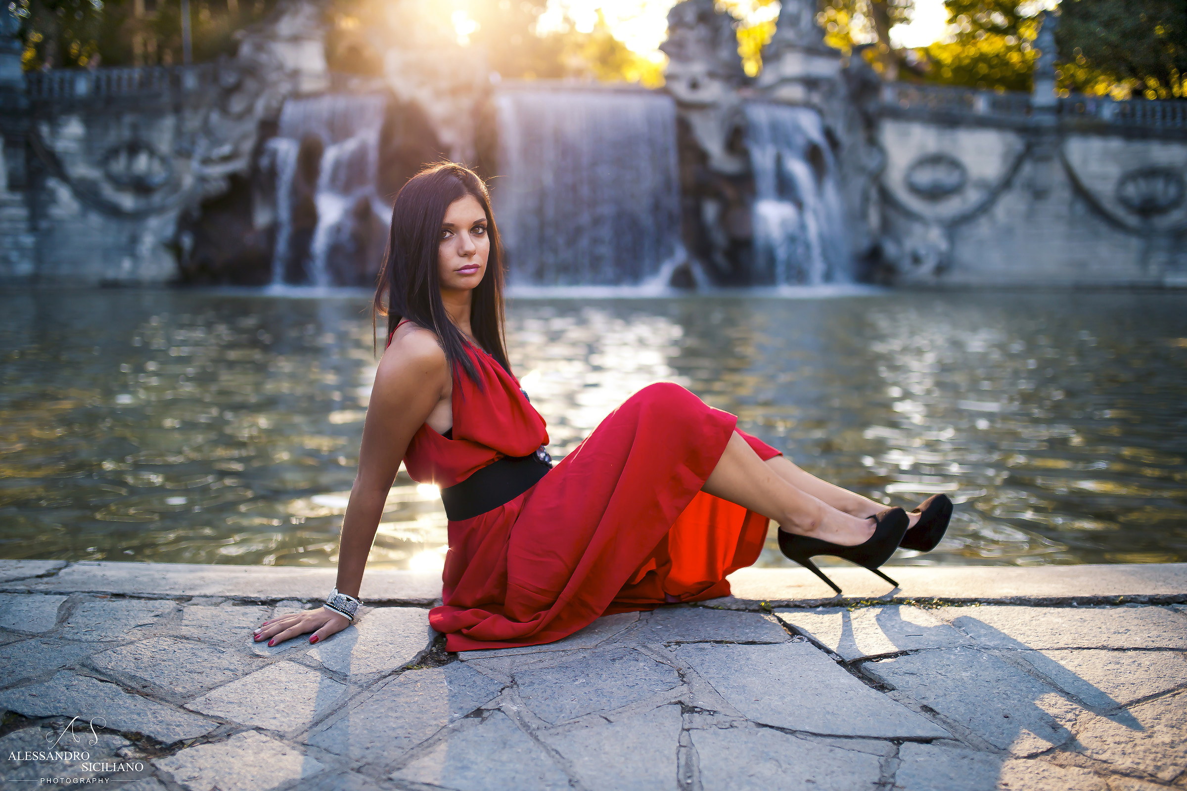 At sunset ... at the foot of the fountain ...