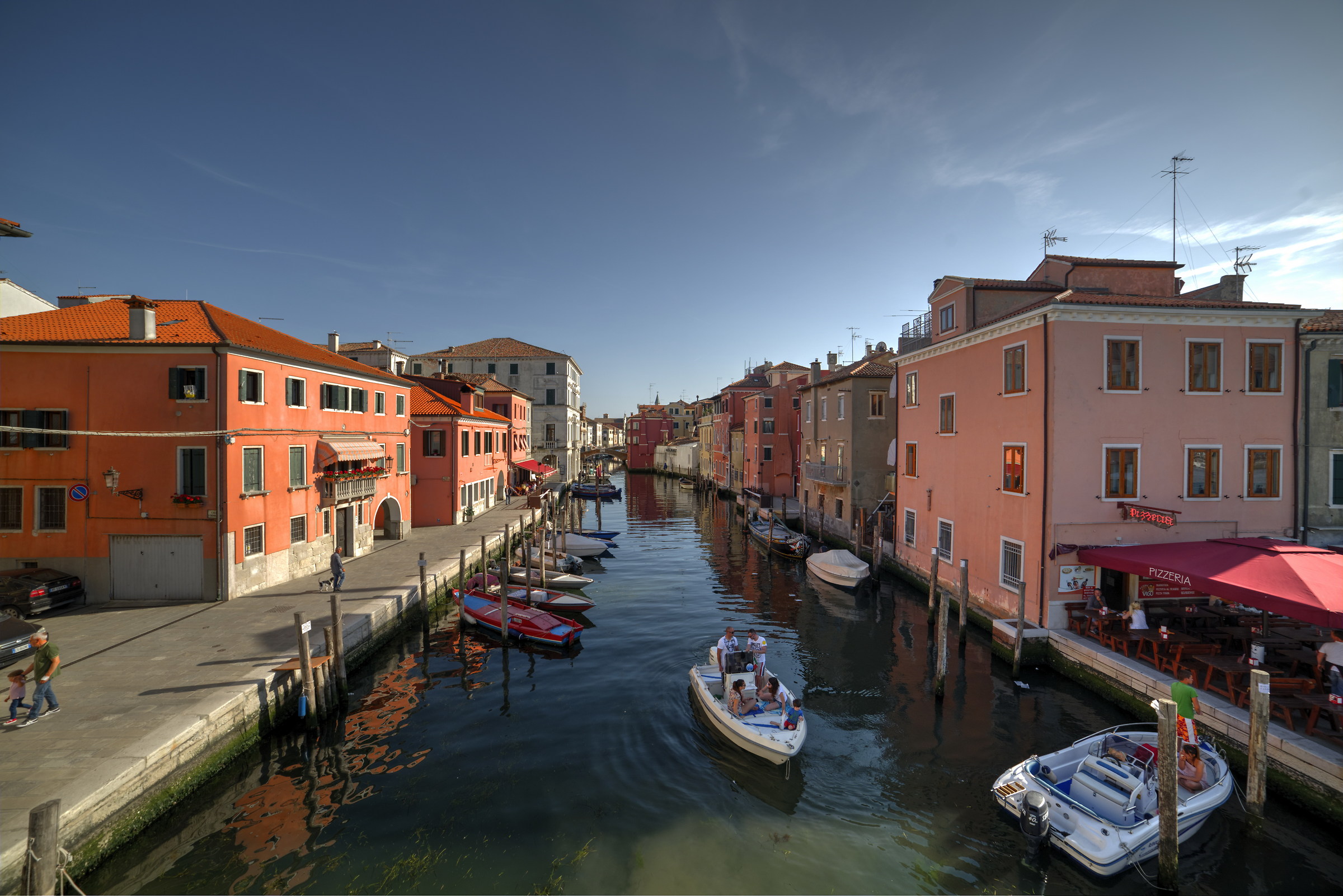 With the sea of ??shoulders Chioggia