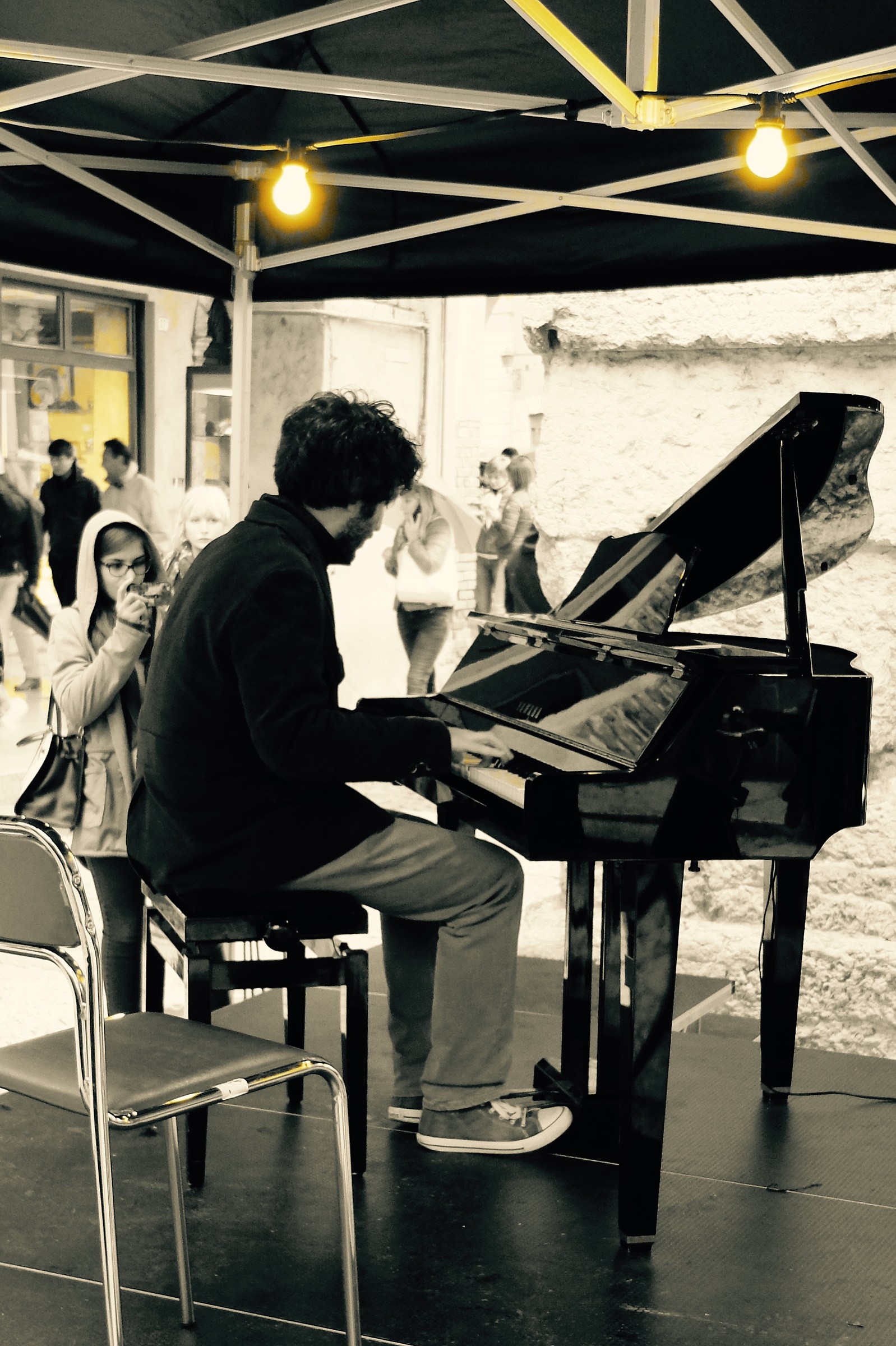 Do not take photographs on the piano