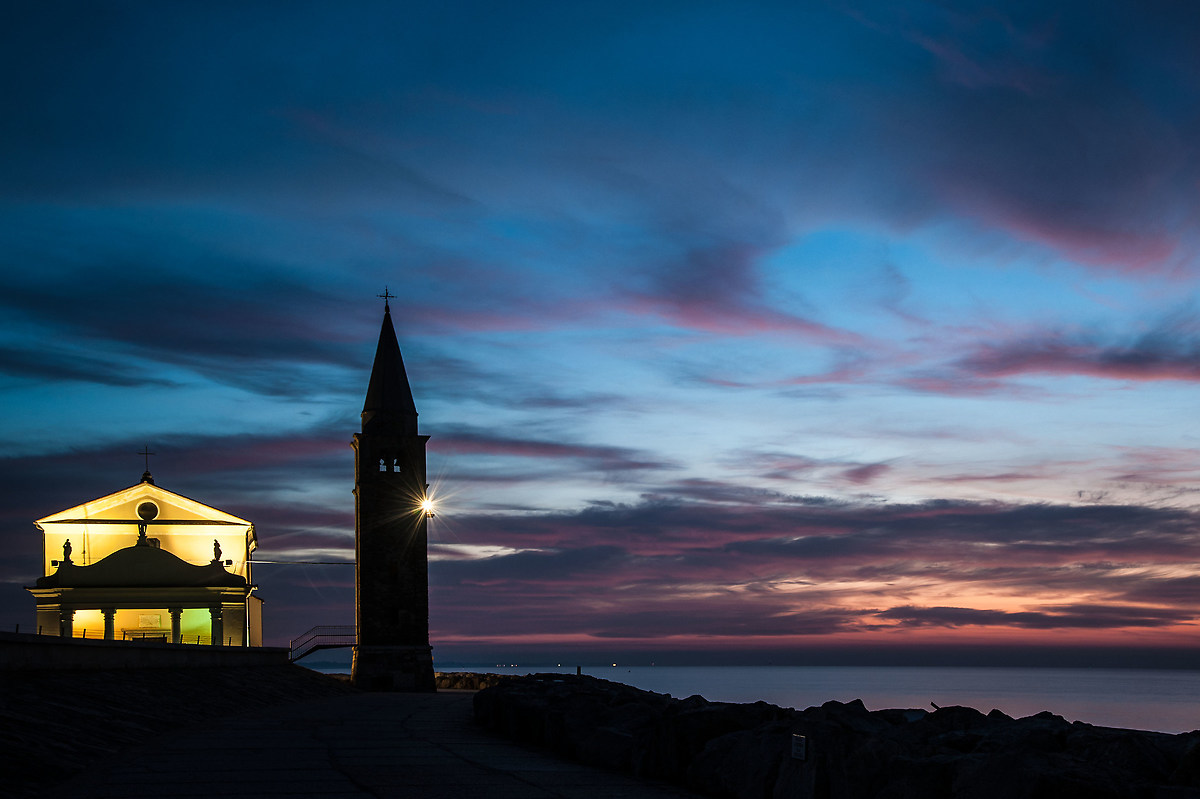 il faro indica la via