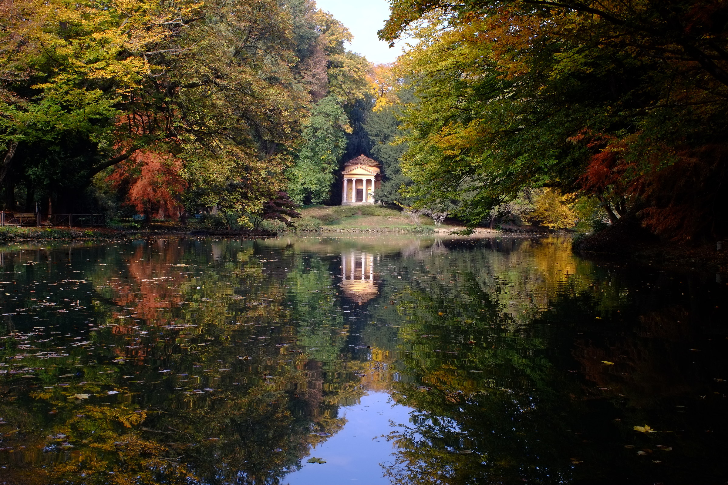 Laghetto Villa reale, tempietto dorico