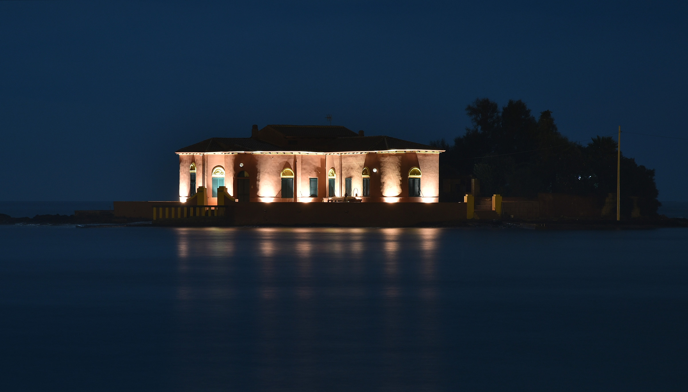 The little house in the middle of March