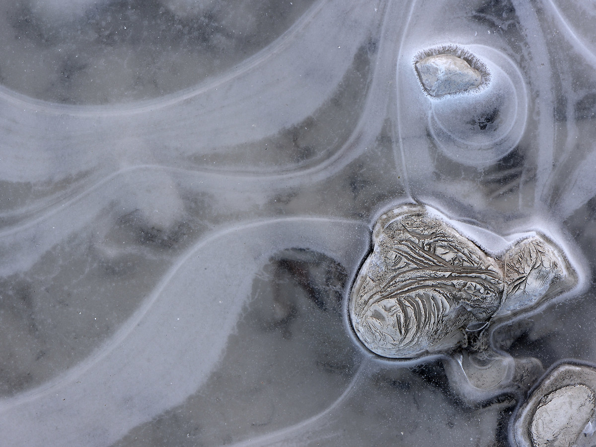 Grafismi below zero 2