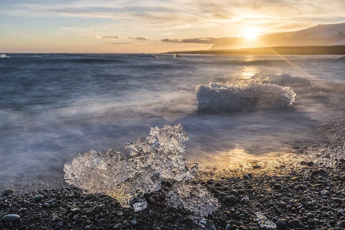 Sunset on the beach of Jokulsarlon