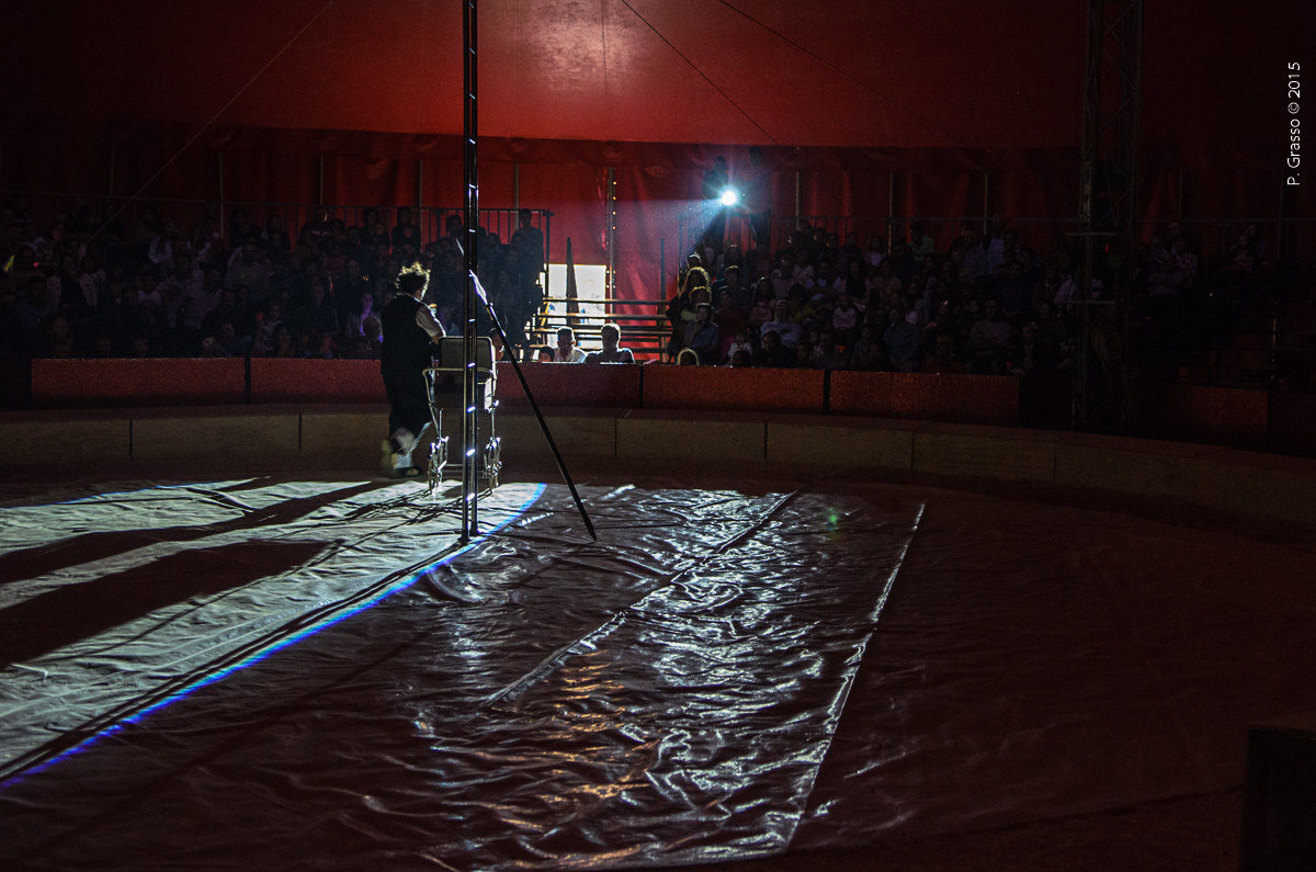 spiando da dietro le quinte