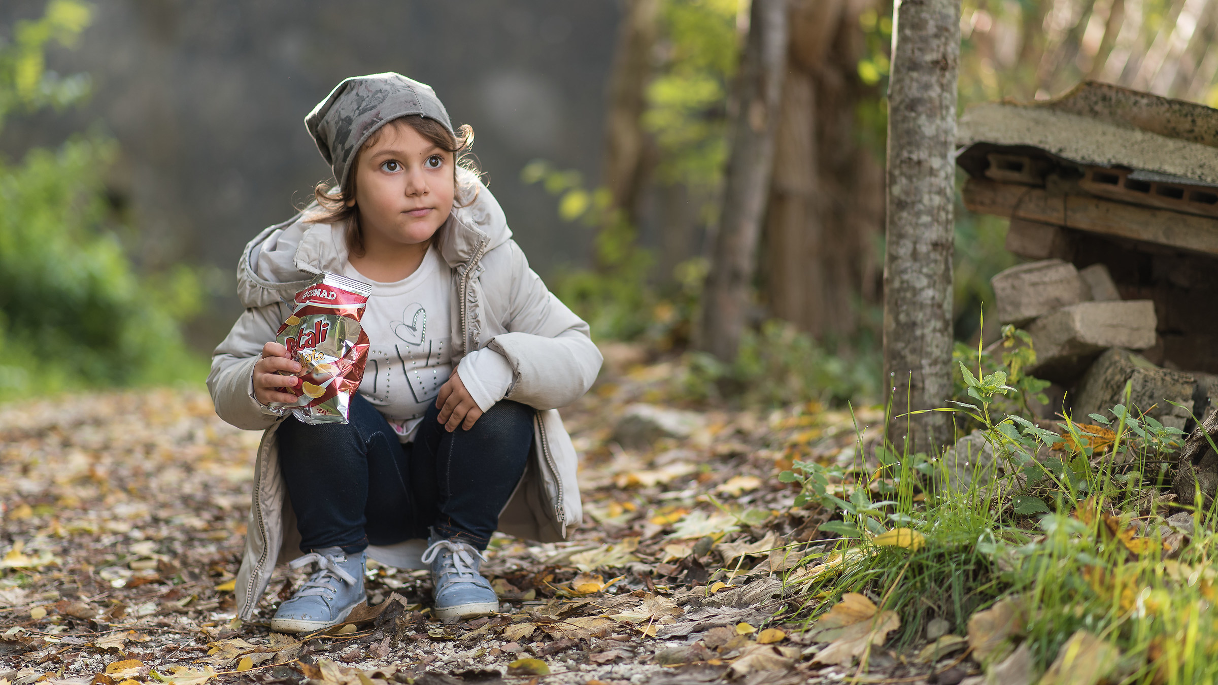 Try Nikon af-s 85mm f / 1.8 G