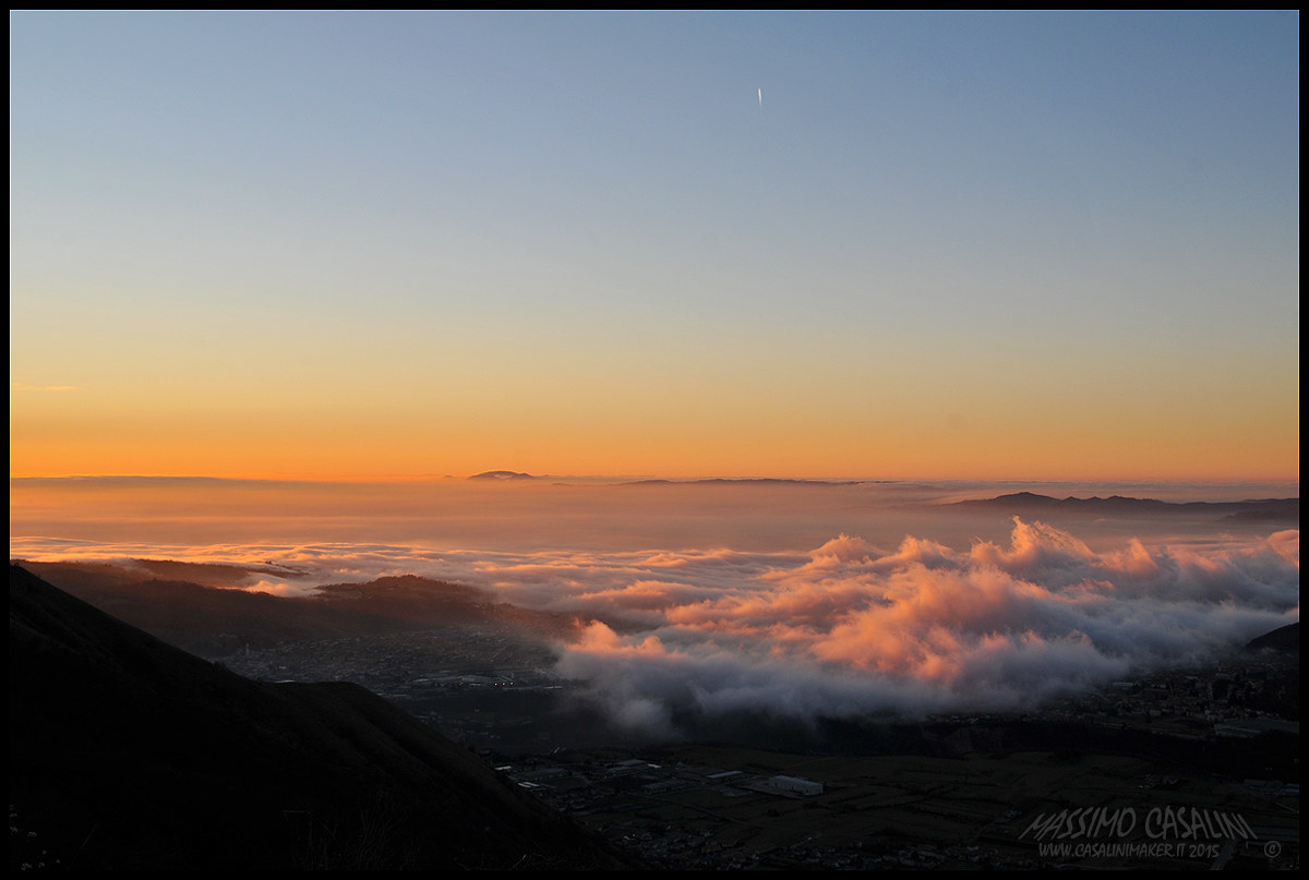 La nebbia sale nell'Alto Vicentino