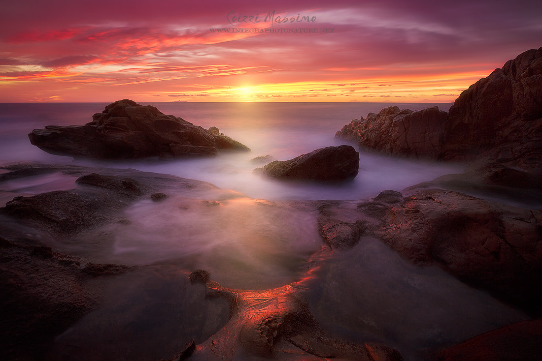 The Sun that calm waves