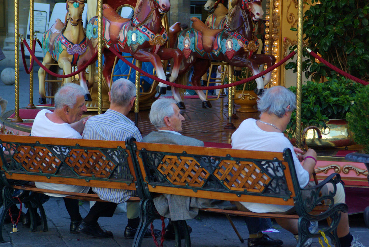 Aspettando la riapertura delle giostre