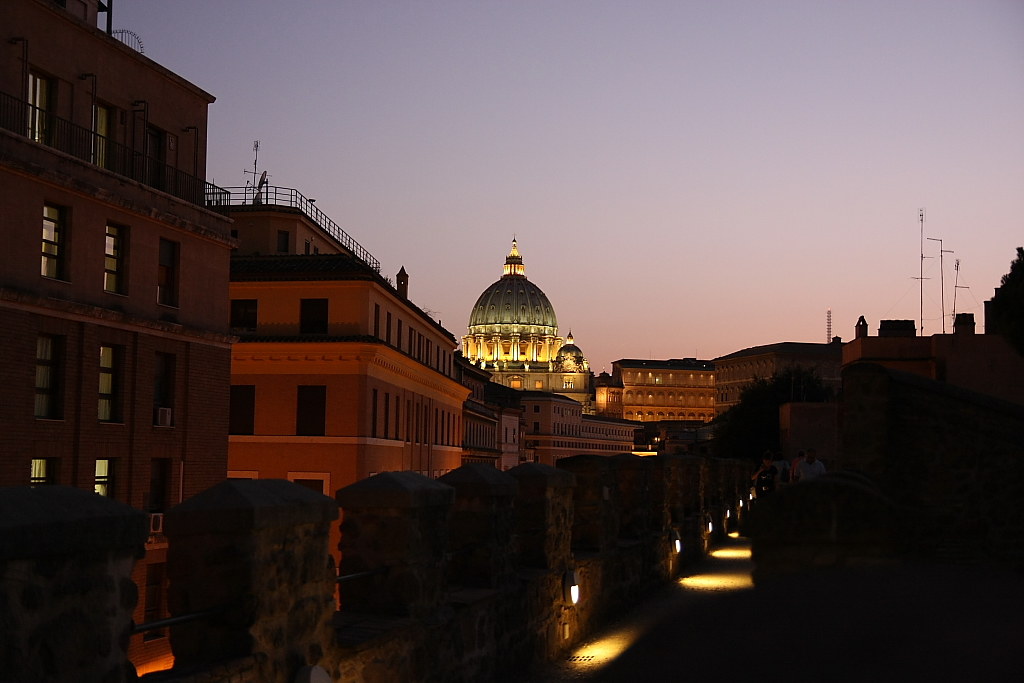 Cupola di S. Pietro vista dal passetto C. Sant'angelo