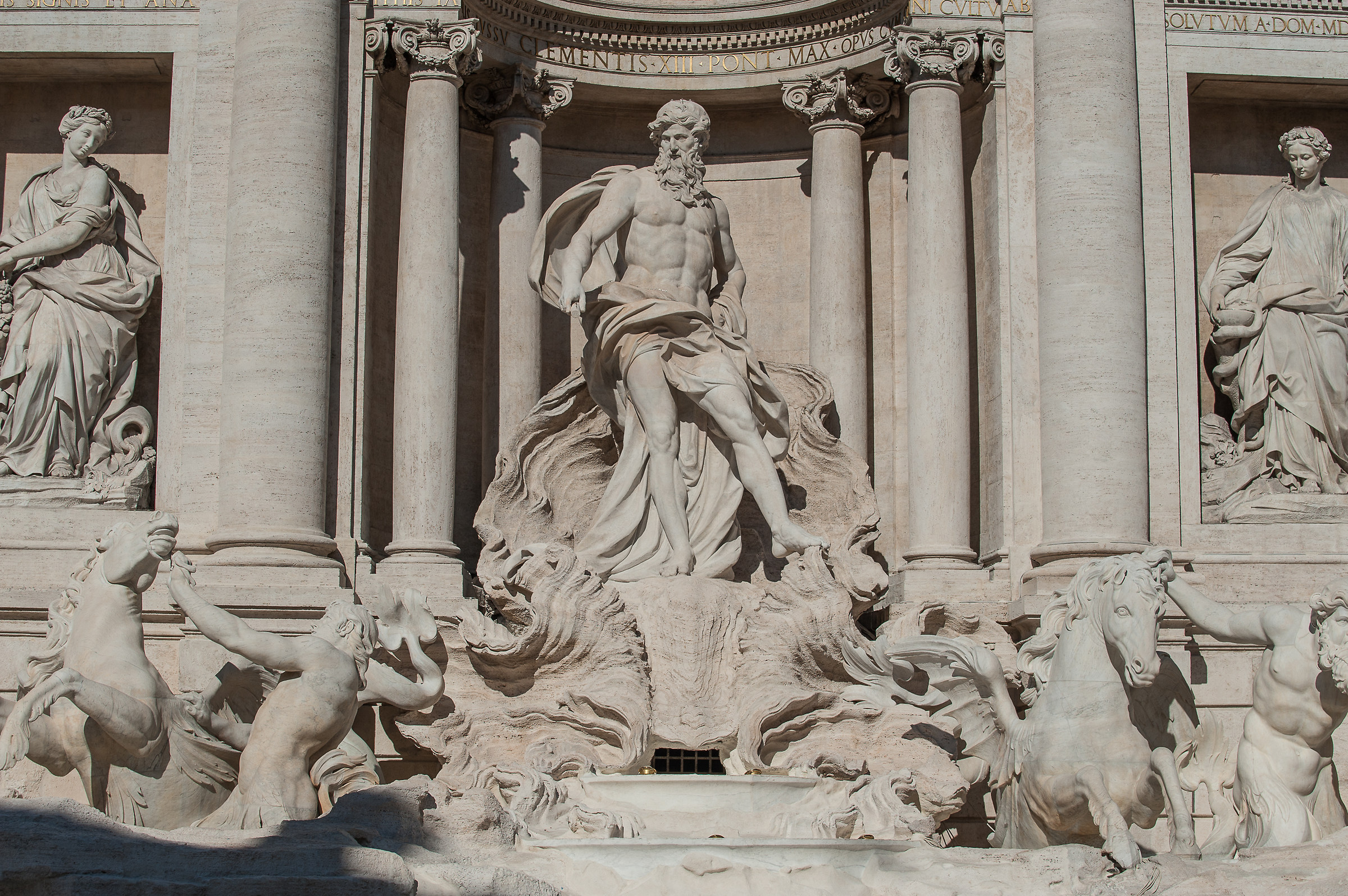 Roma-La Fontana di Trevi dopo il restauro