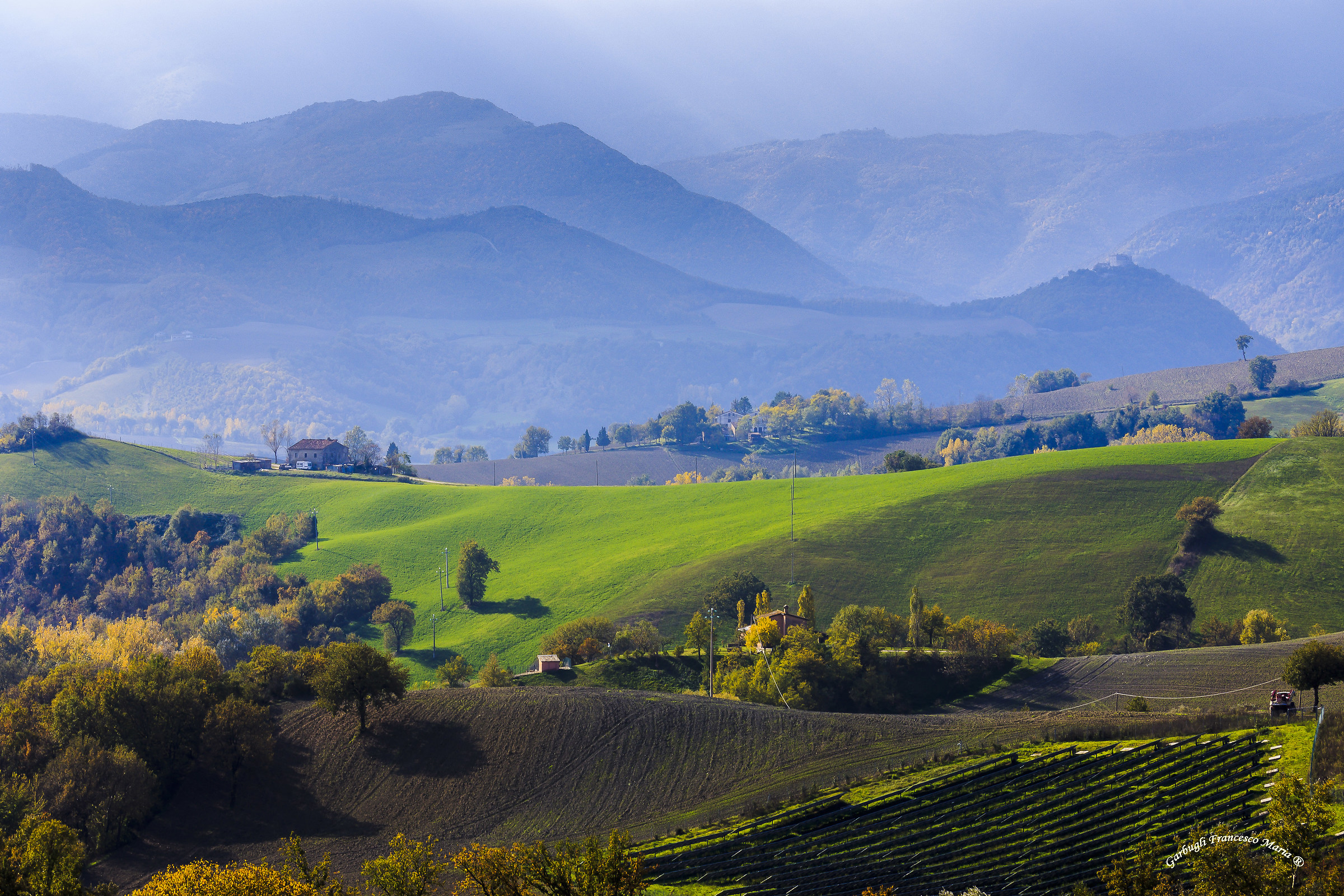 Autumn colors in Val Metauro 3