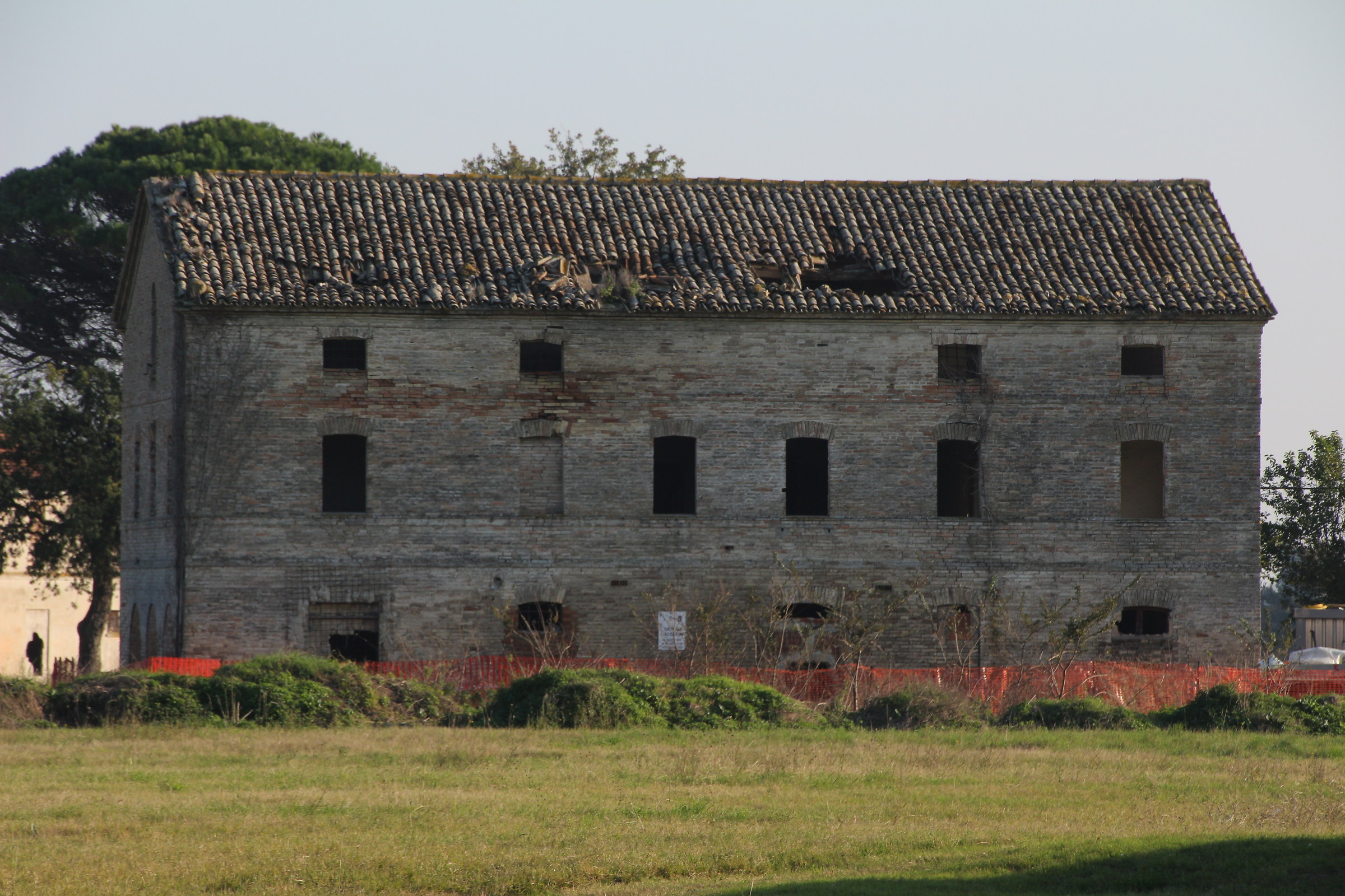 Fattoria abbandonata tre.