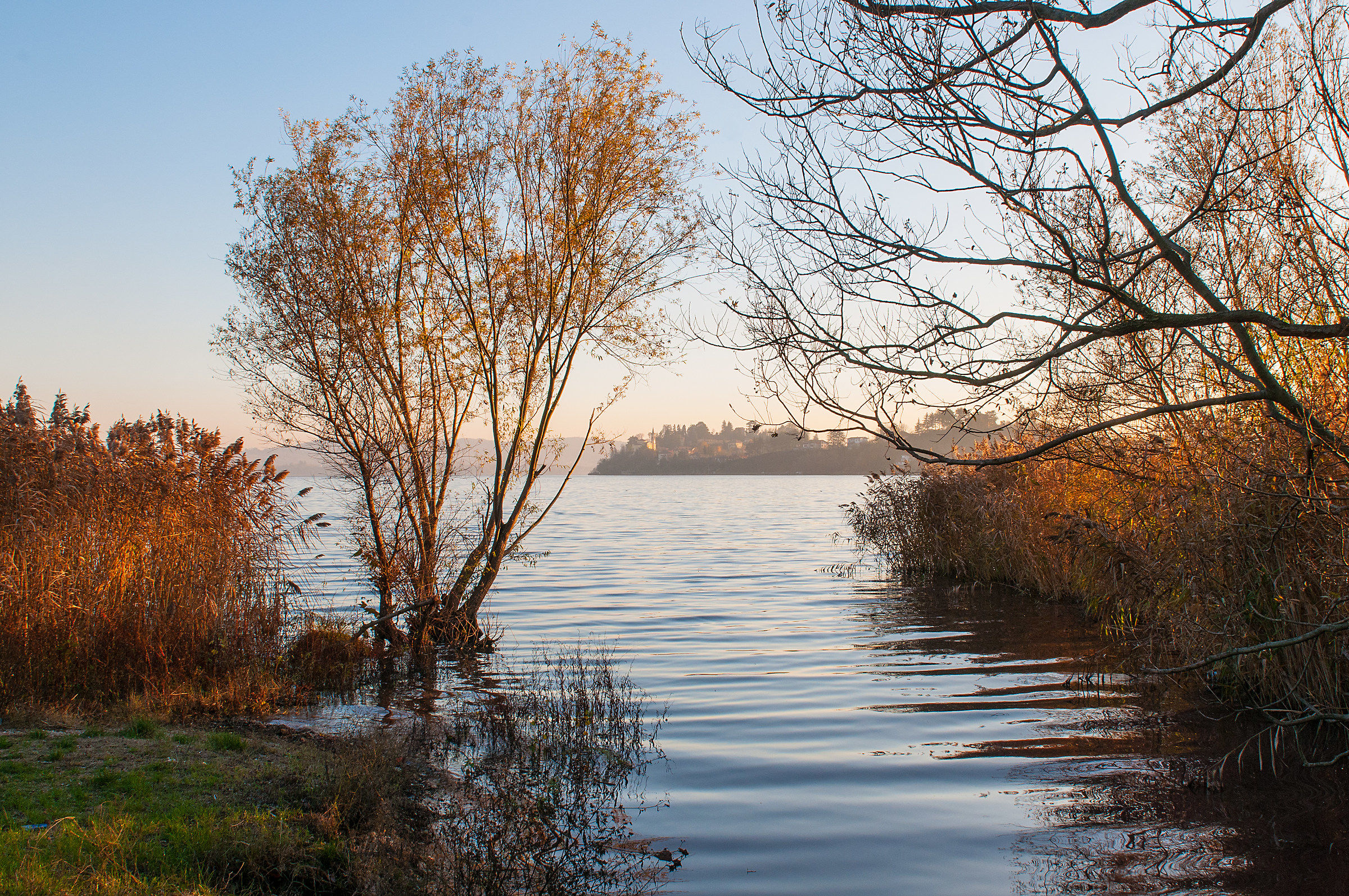 Autumn on the lake