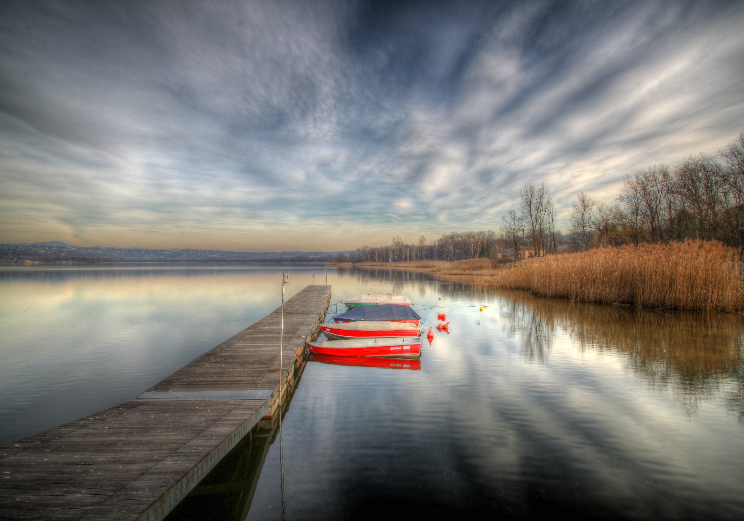 Smooth light on the lake