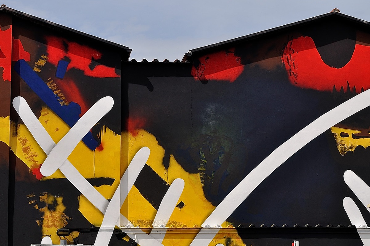 Murals in the city (figurative)