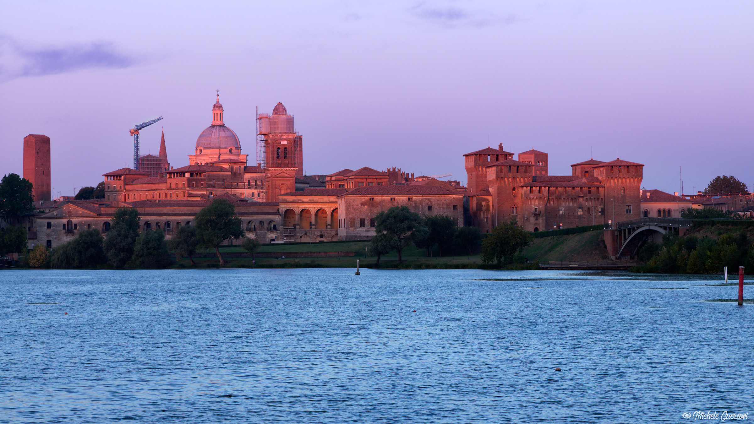 Prime luci su Mantova