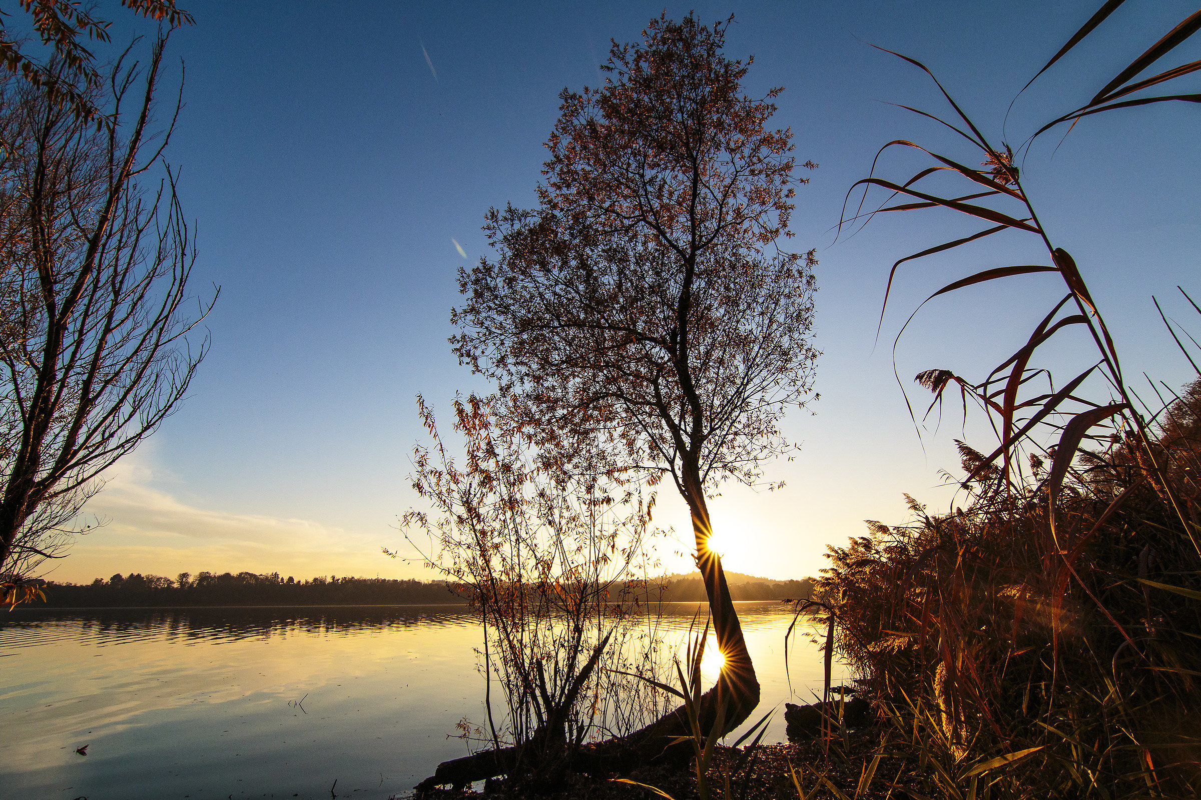 Reflections in the fall of the lake, two suns.