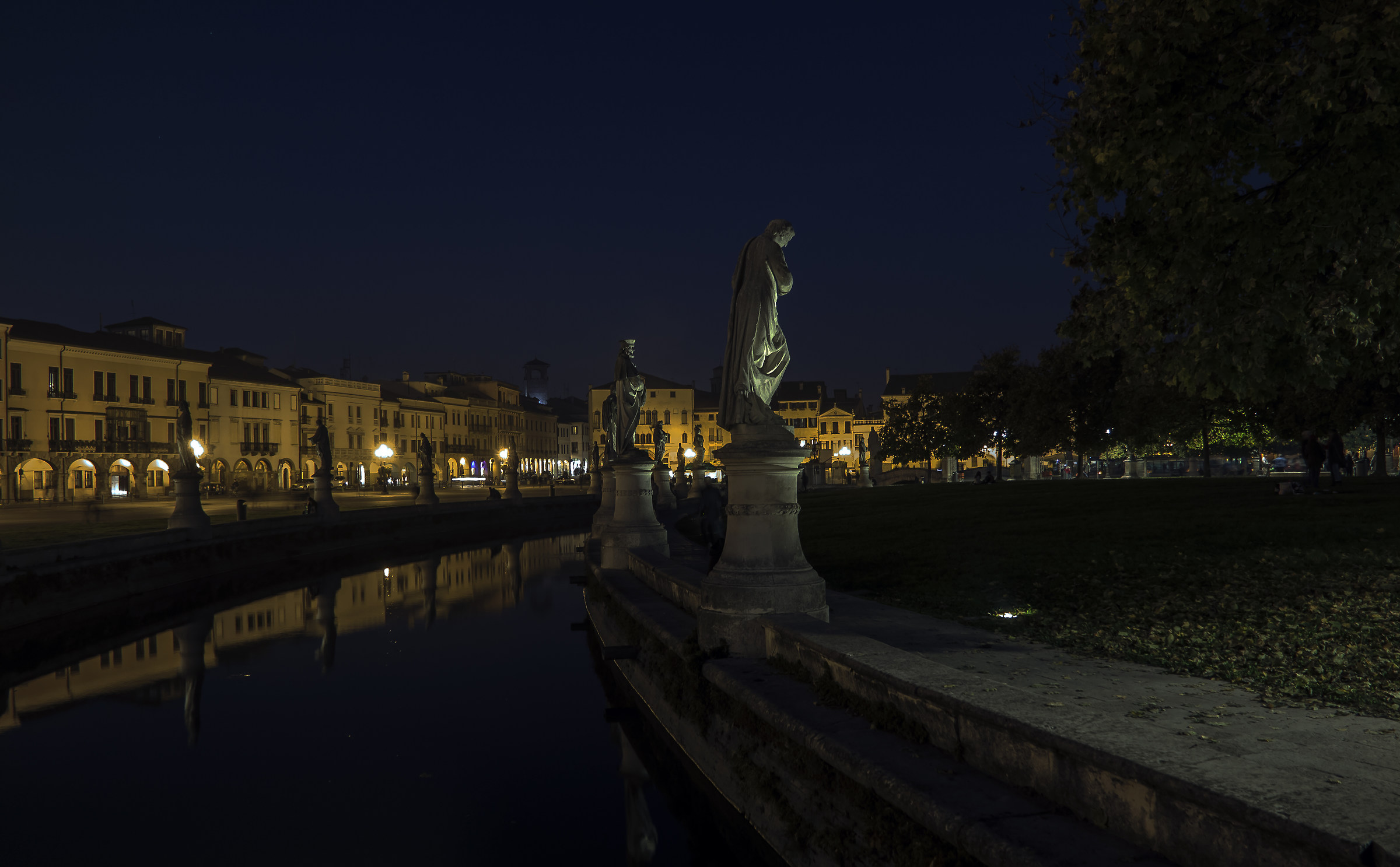 Luci al tramonto in un caldo Novembre.