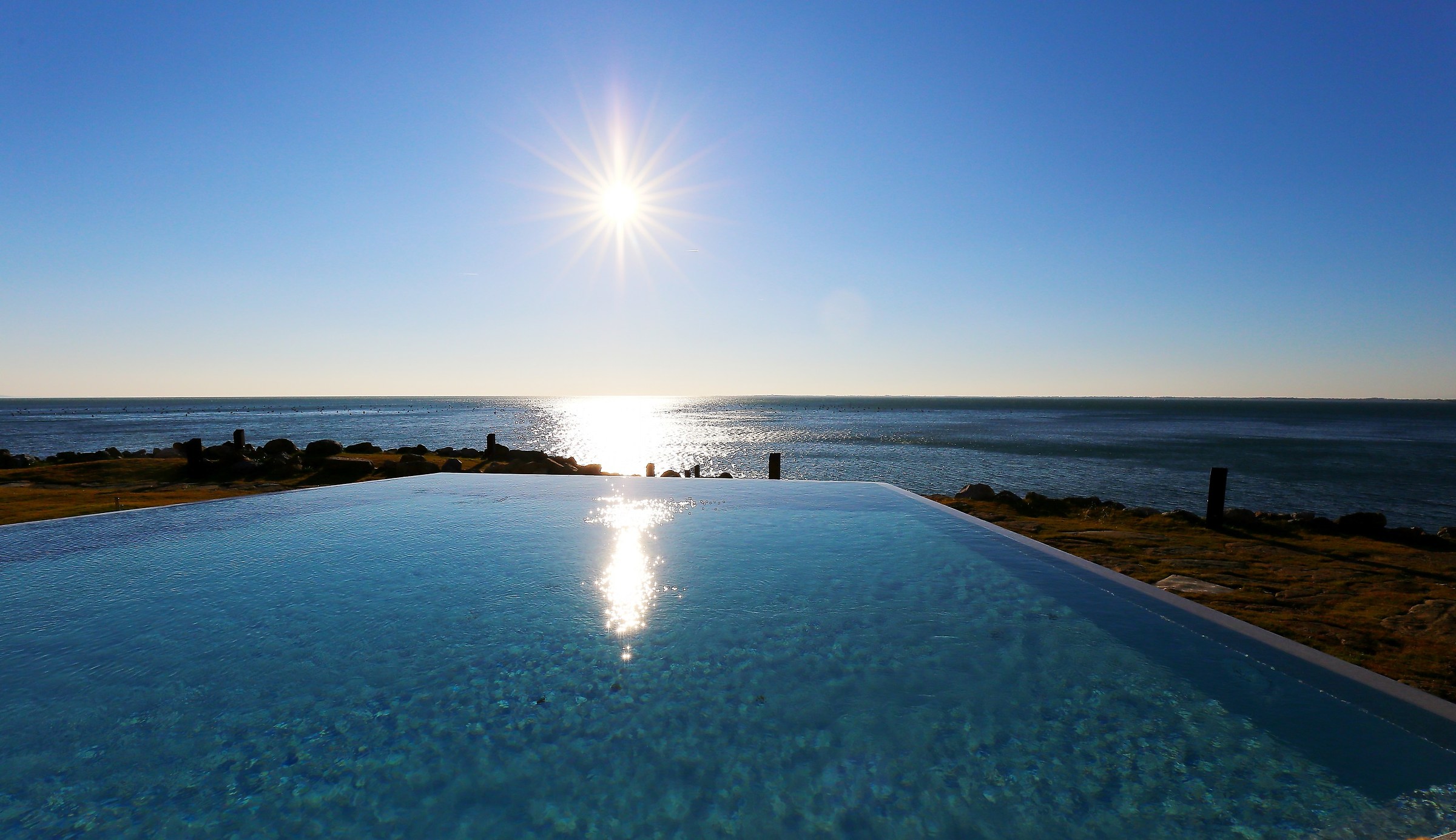 La piscina in riva al mare