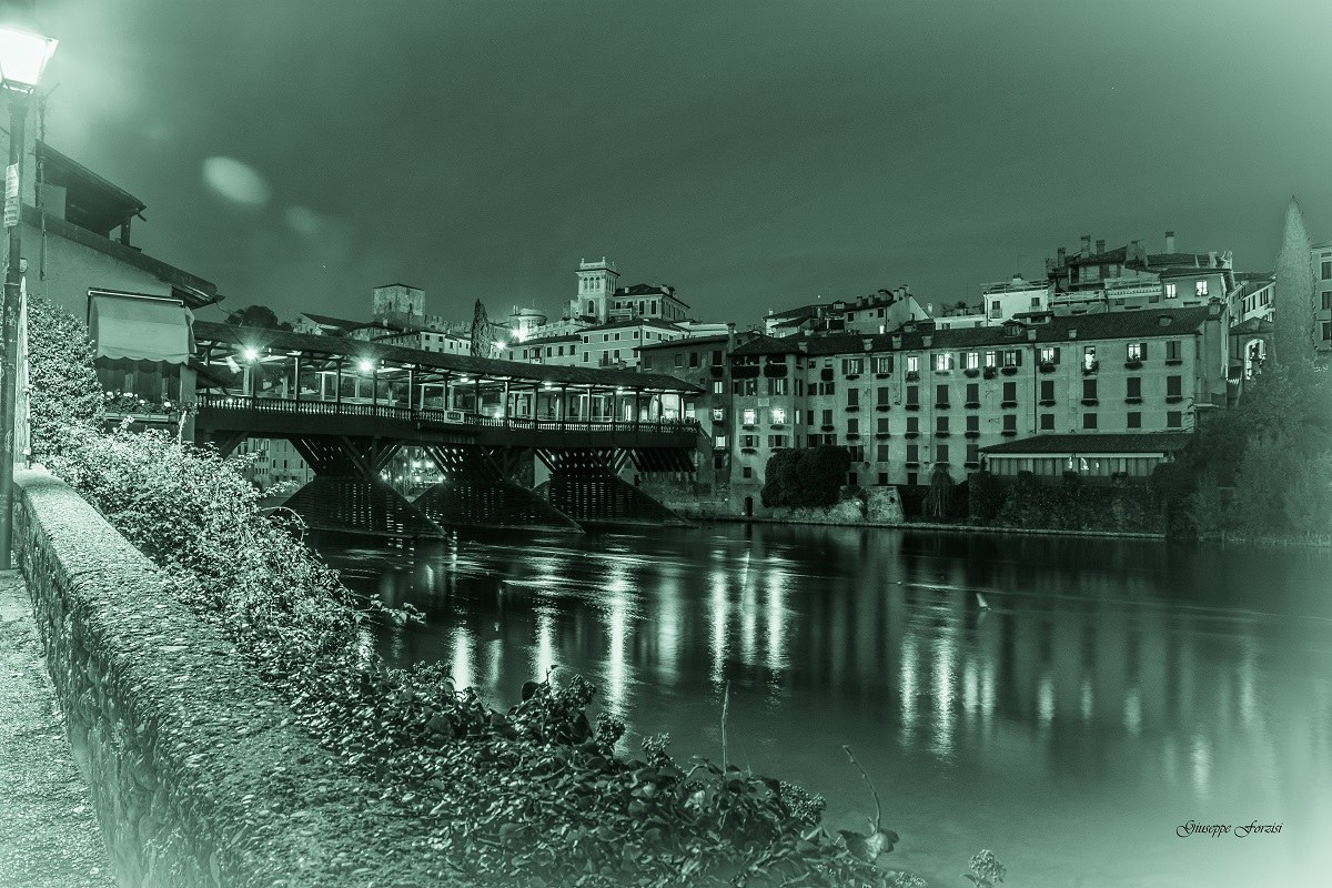 veduta del ponte vecchio di Bassano b/w