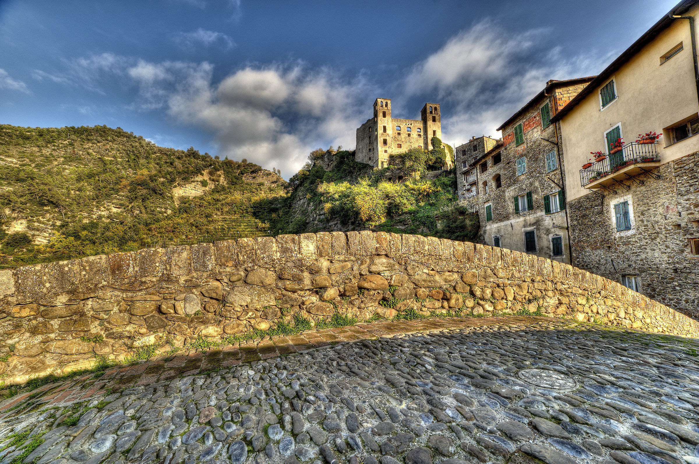 Doria Castle from the old bridge (Dolceacqua)