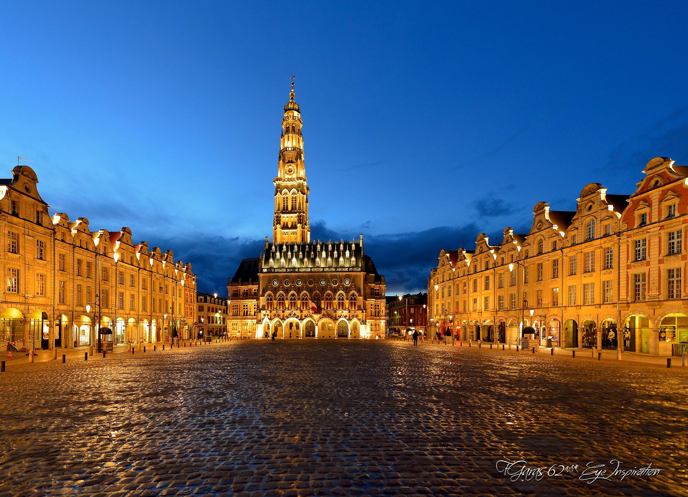 Place des Heros Beffroi Arras