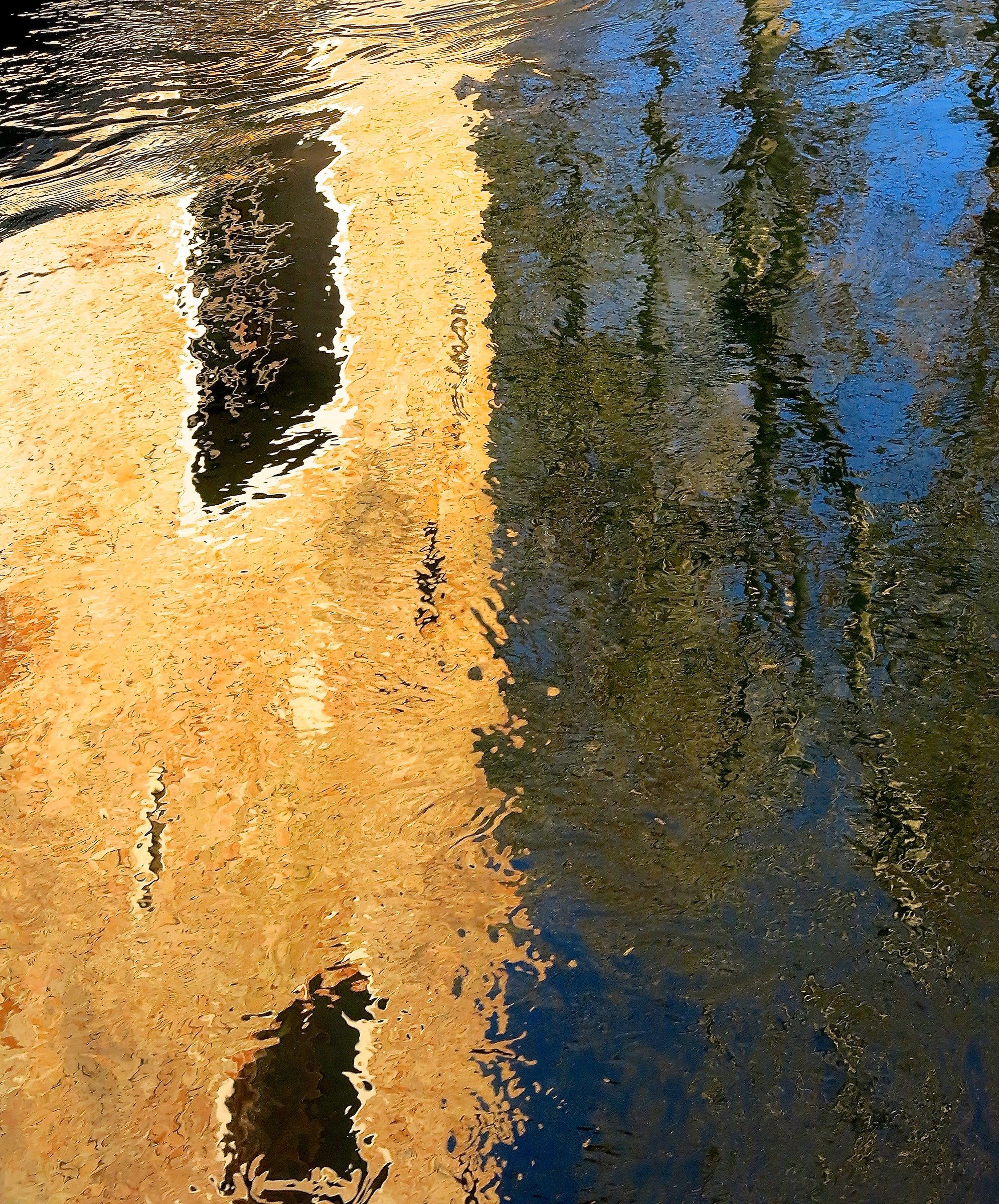 riflesso della laguna sul vaporetto