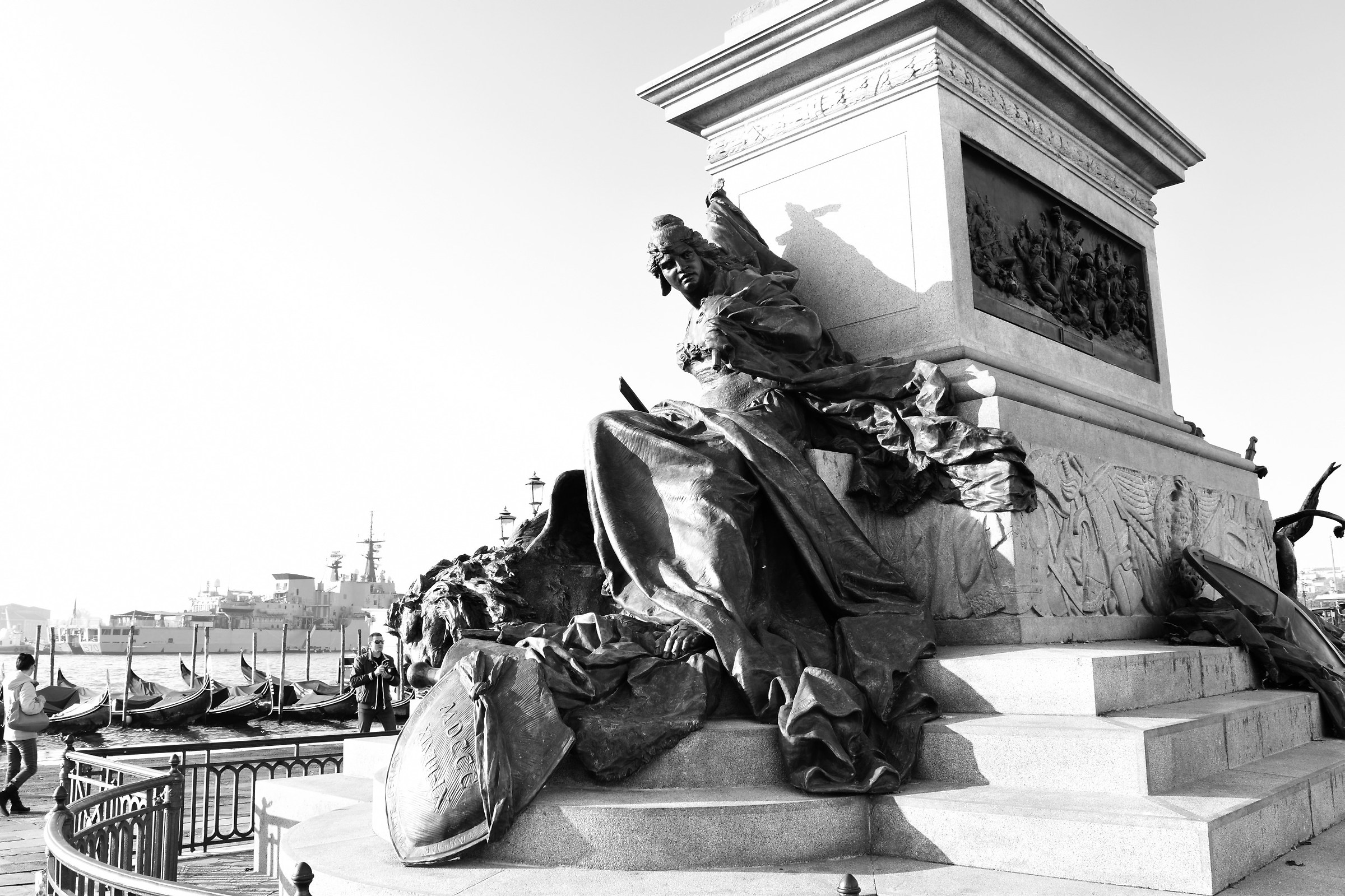 che hai da guardare?