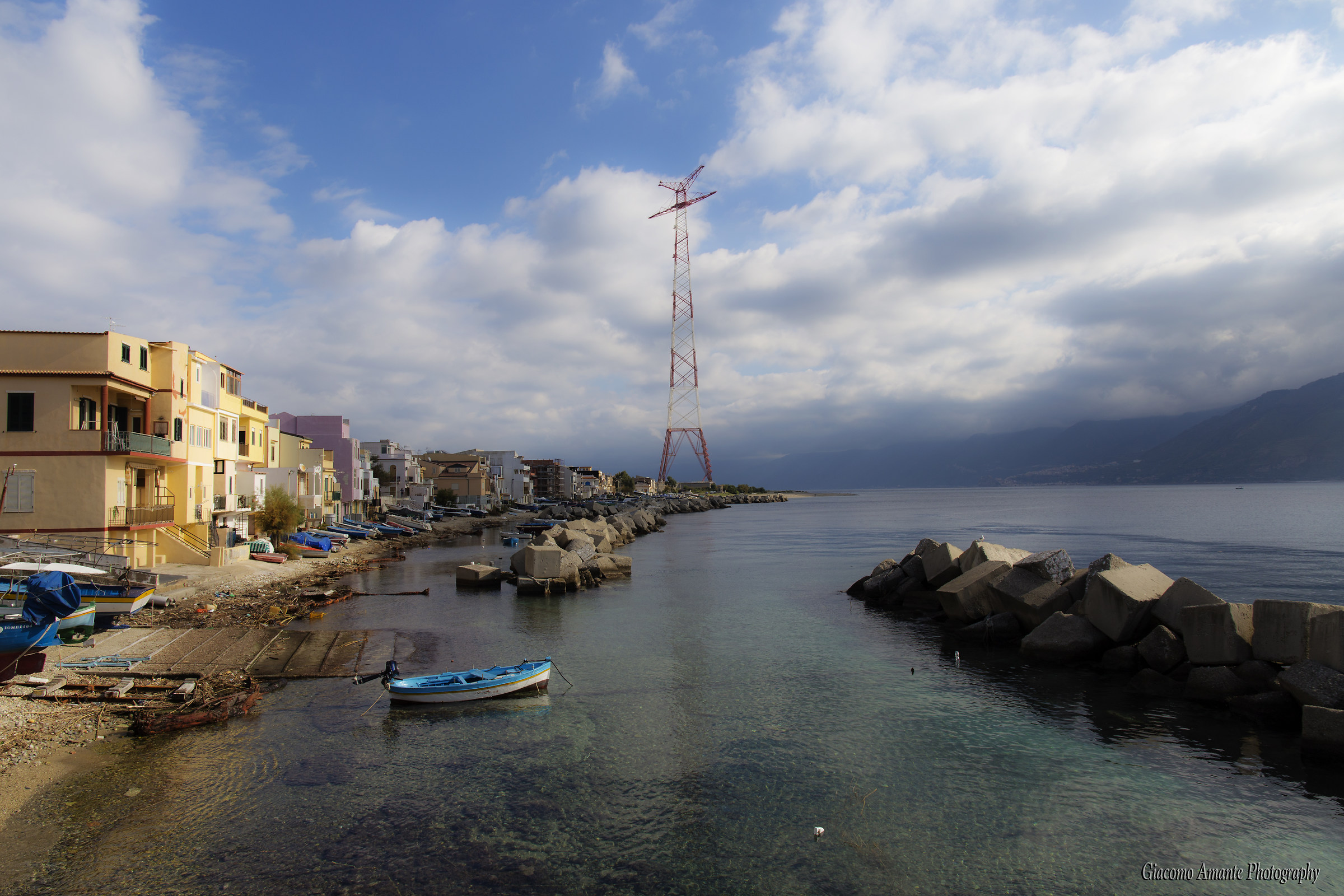 the pylon Torre Faro