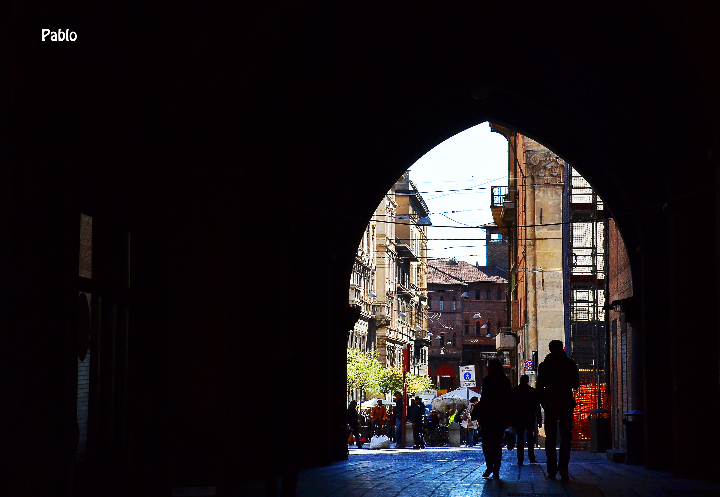 Due passi per il centro di Bologna
