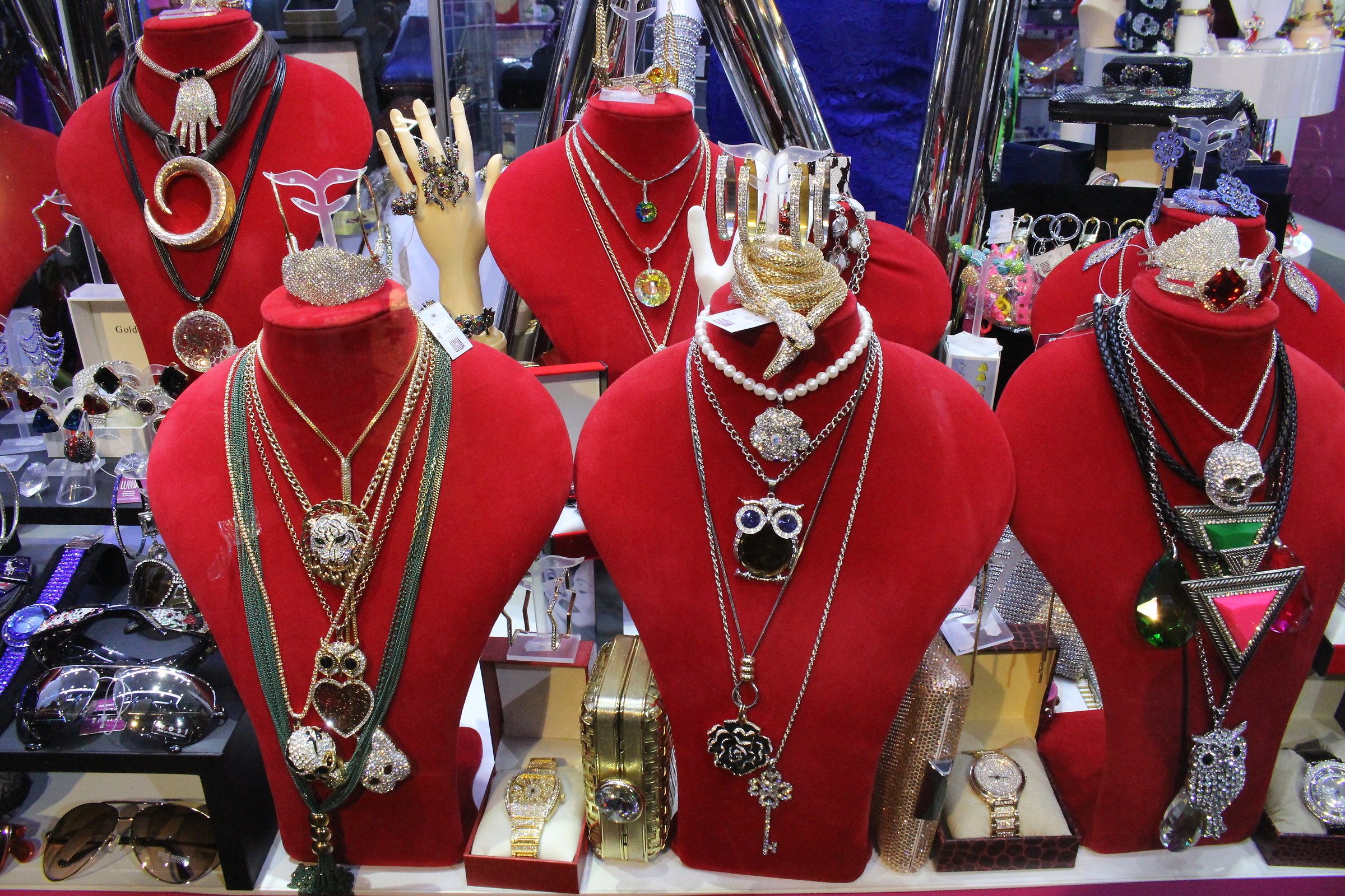 Wandering between the windows in Kustardamm