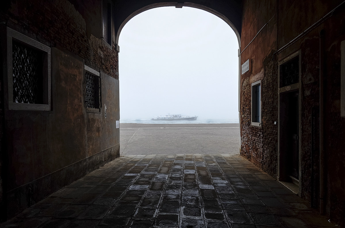 Sotoportego con vaporeto