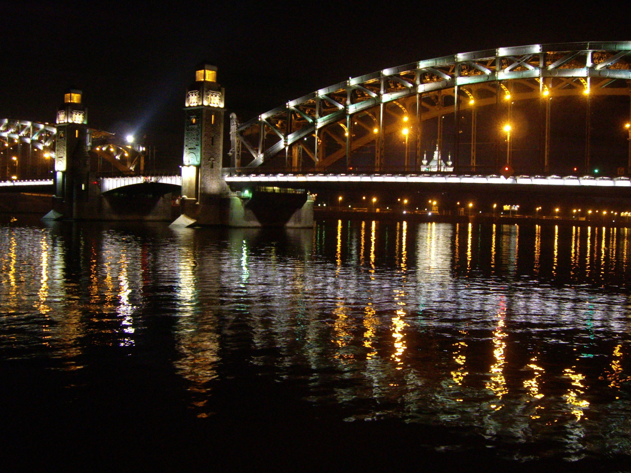 the bridges of St. Petersburg at night