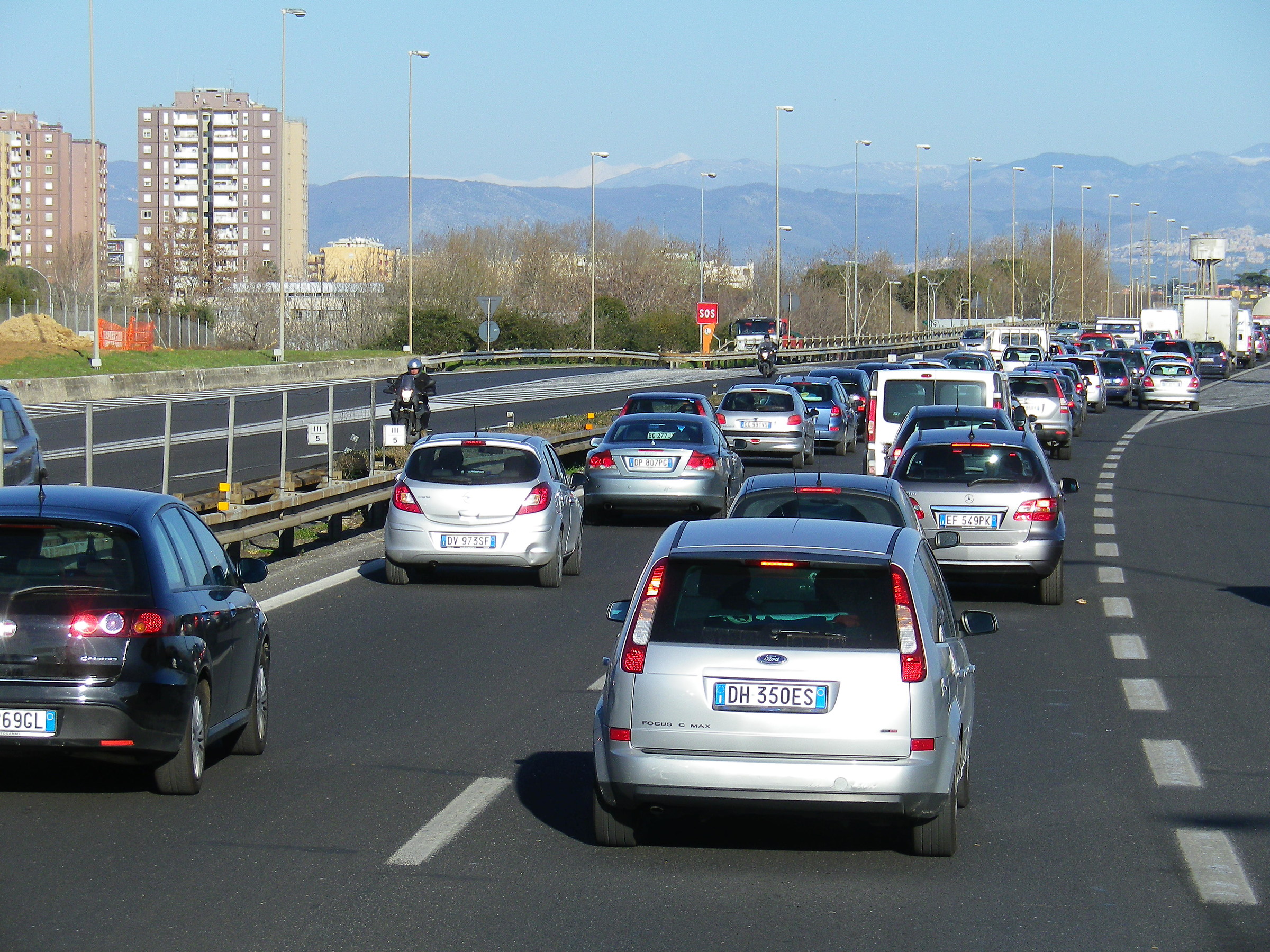 Ora di punta sulla Tangenziale Est a Roma