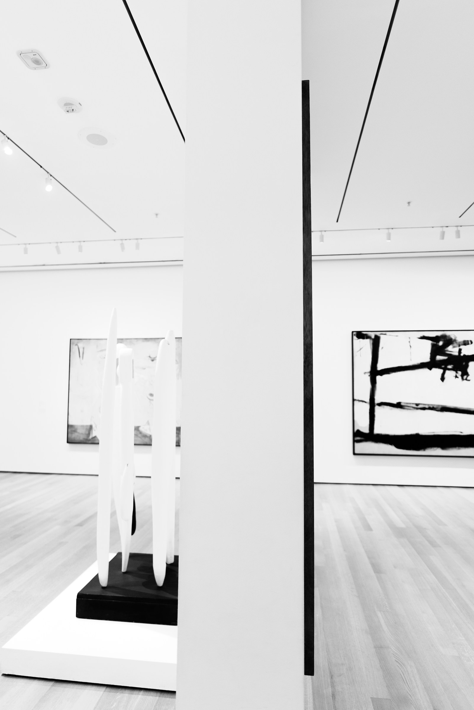 Statue and Quadro, Blanc et Noir