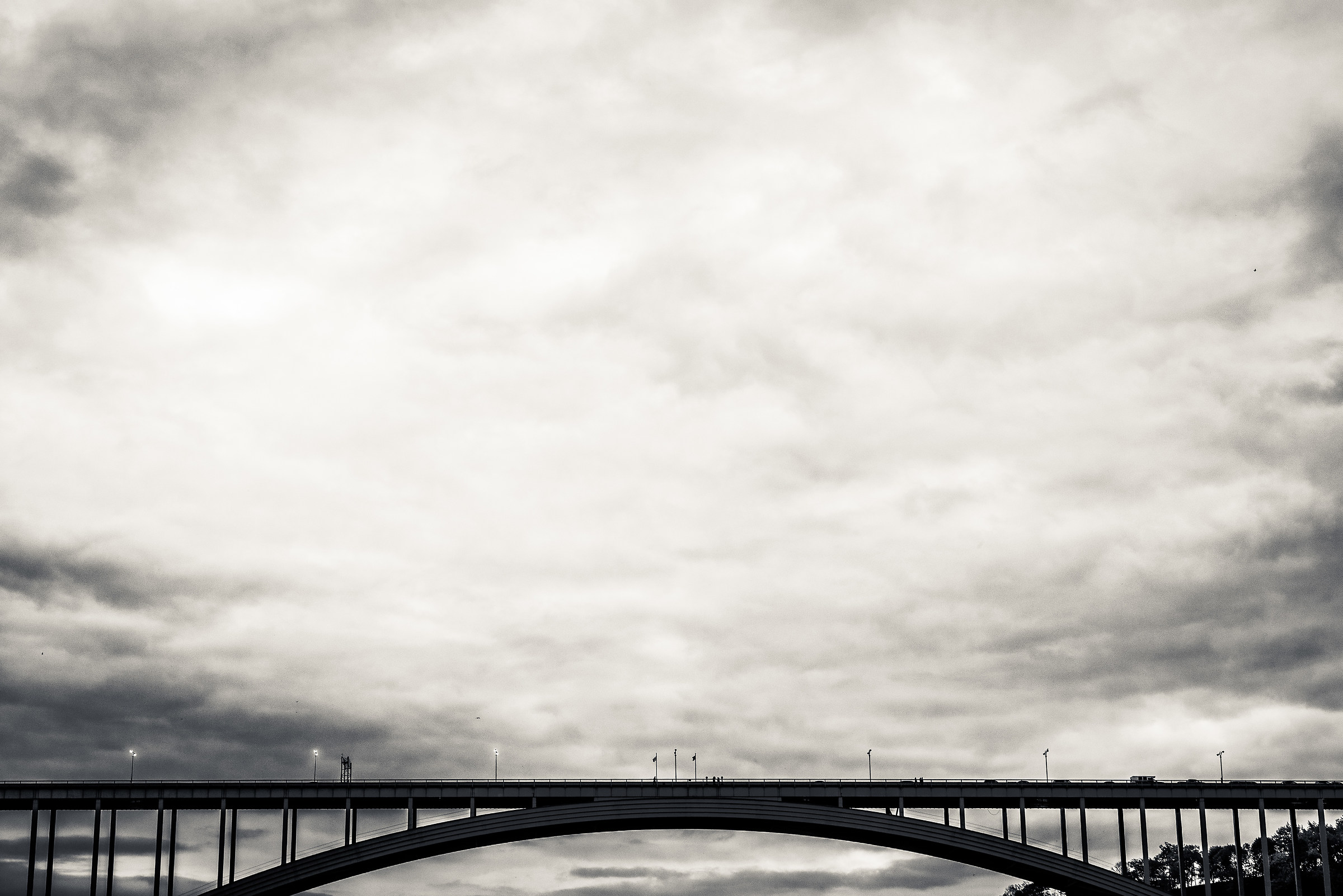 Light comes first in Canada in the USA ...