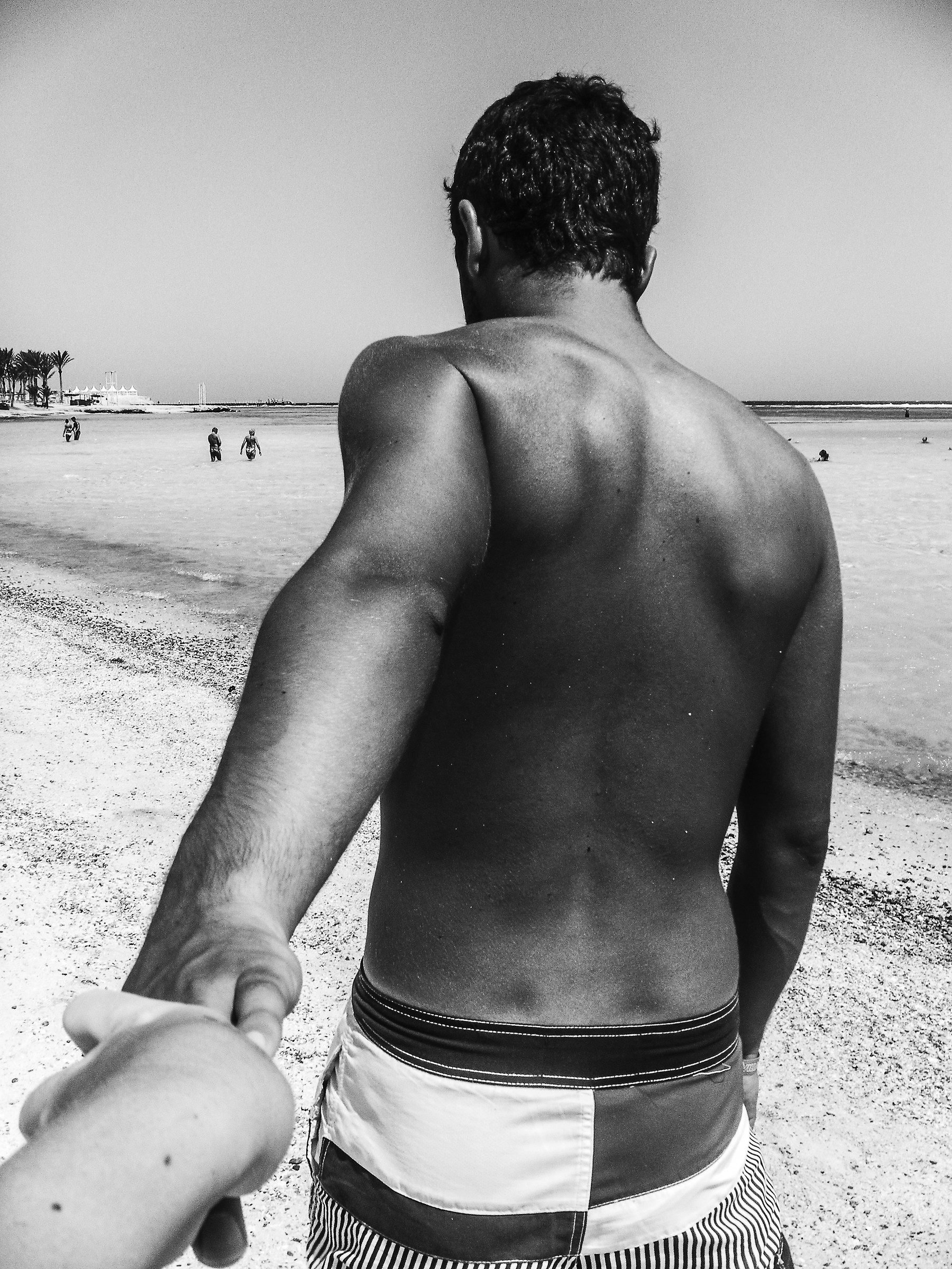 guidandola verso la spiaggia più bella